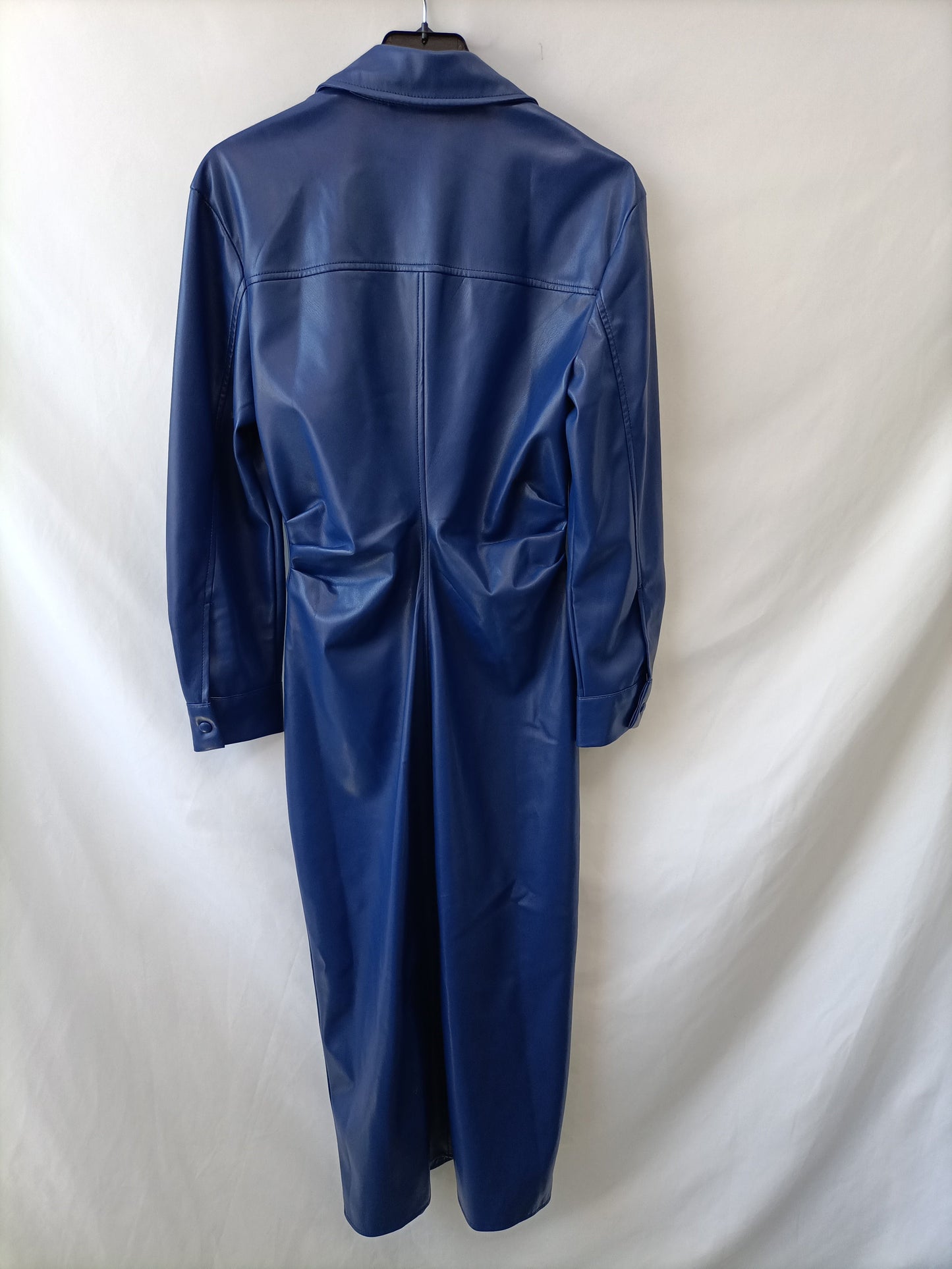 ZARA.Vestido midi azul polipiel T.XS