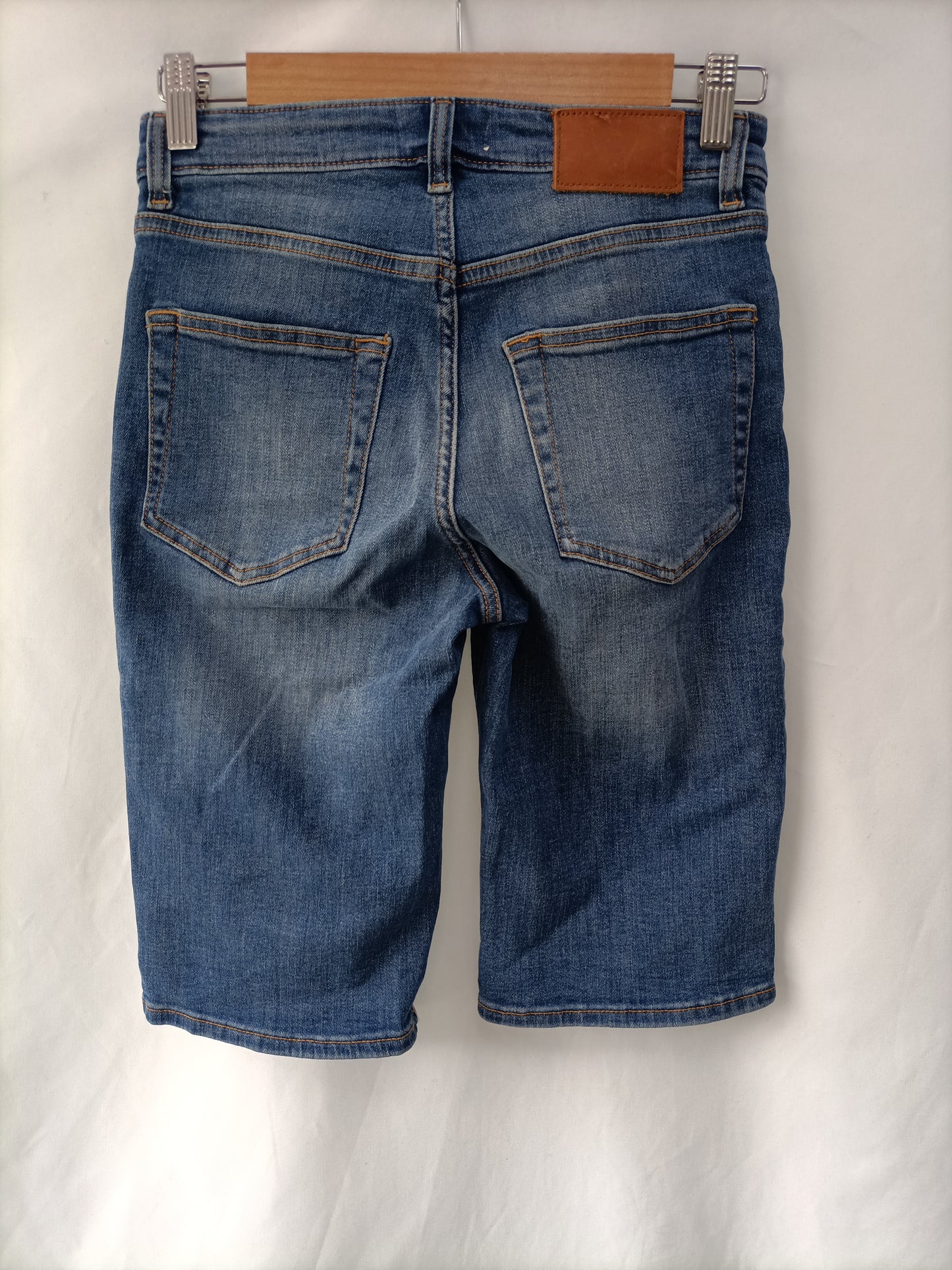 H&M.Bermudas pitillo denim T.36