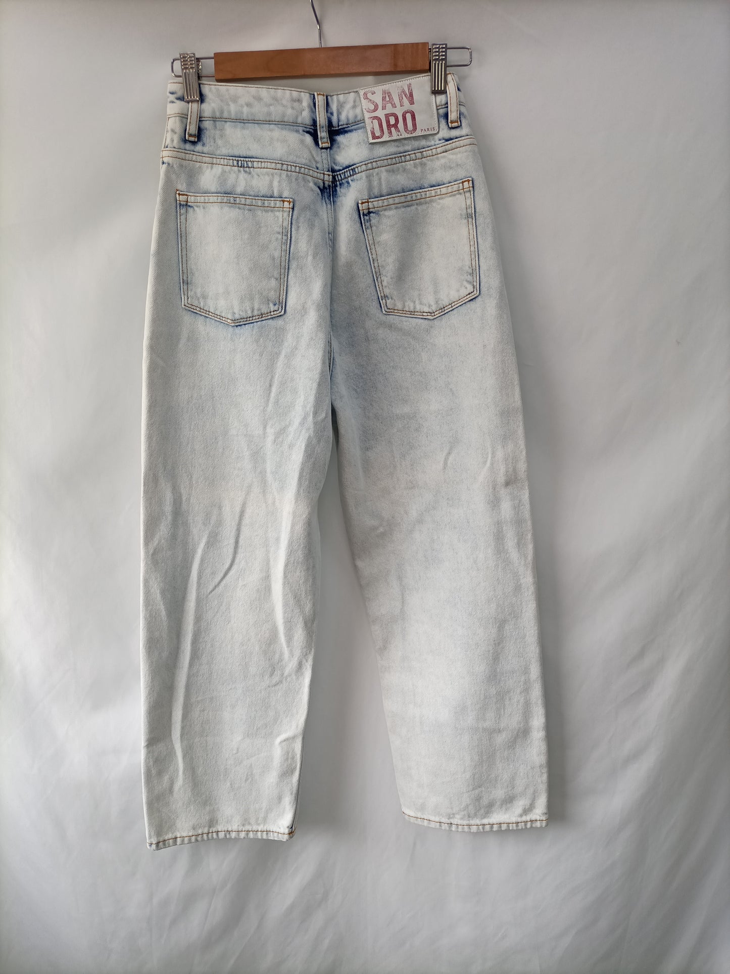 SANDRO. Pantalón recto efecto desteñido T.34
