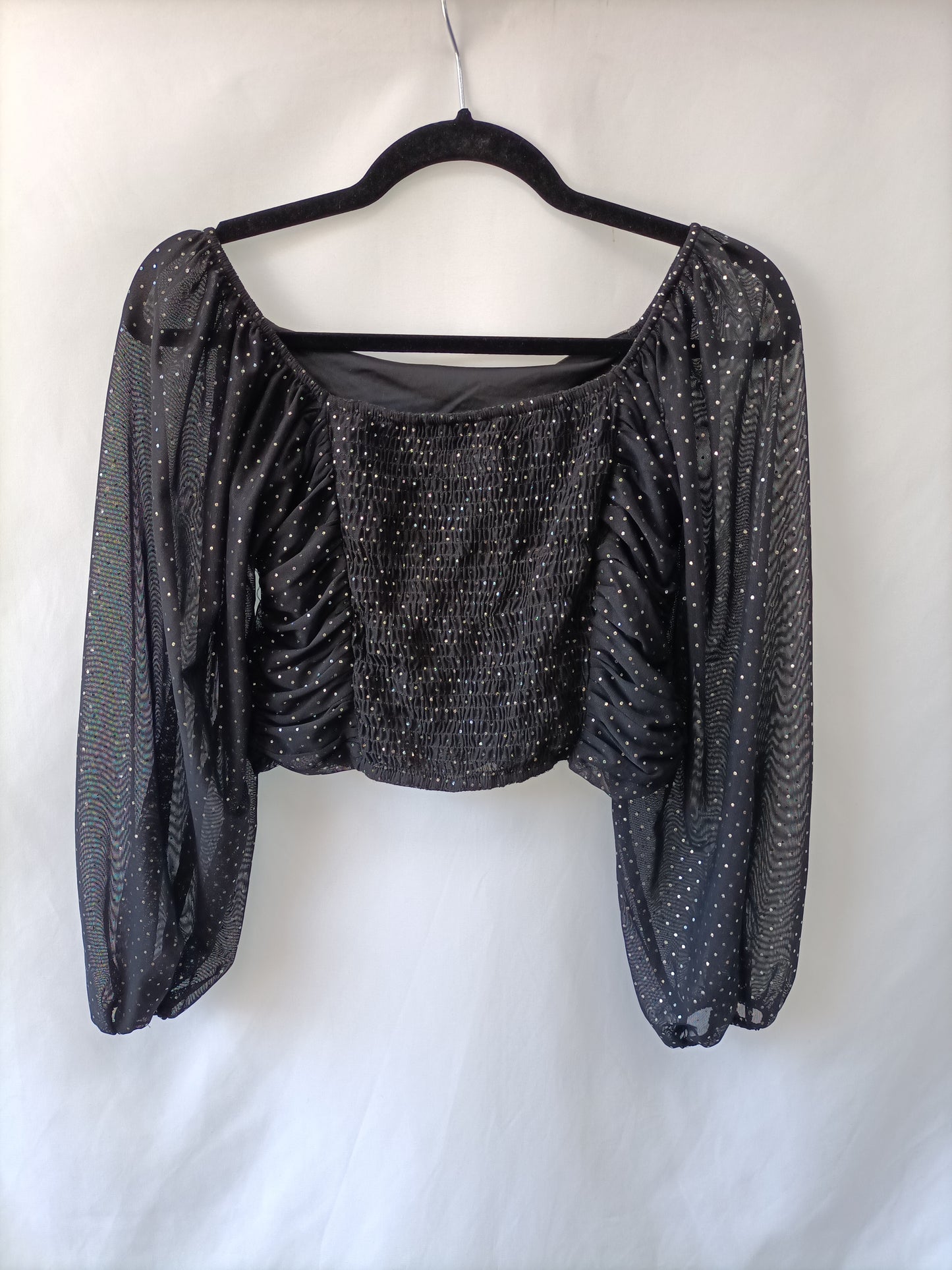 BERSHKA. Top negro fruncido T.s