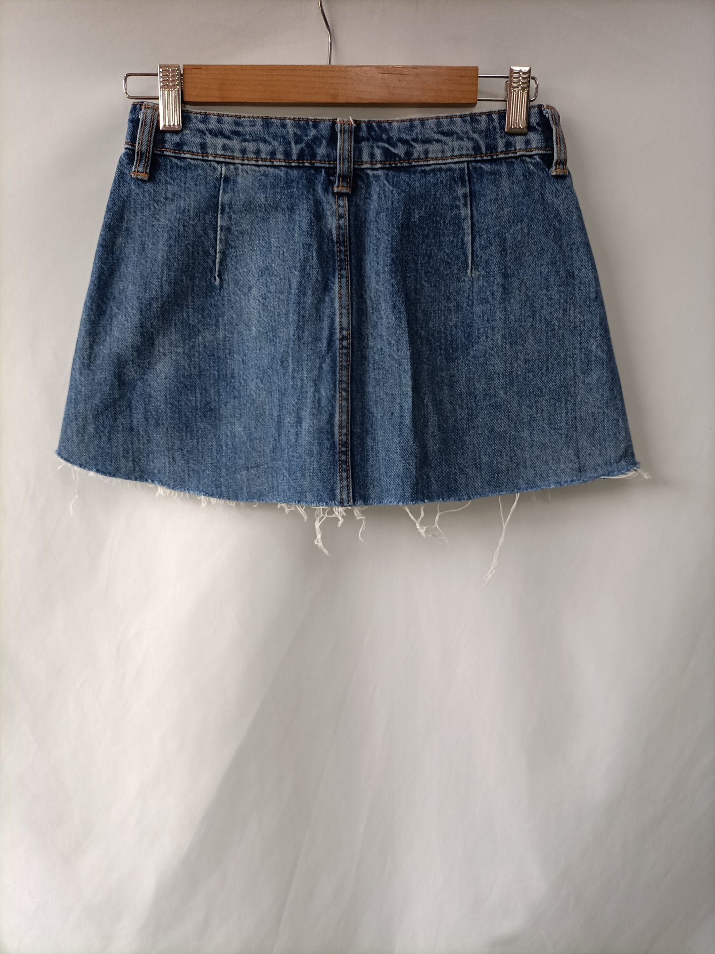 BERSHKA. Falda denim botones T.34
