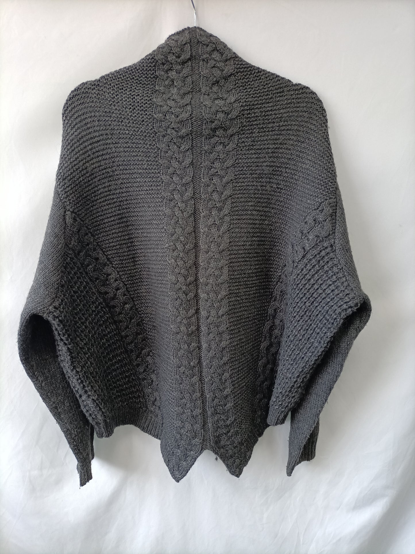 ZARA. Jersey gris ochos T.m