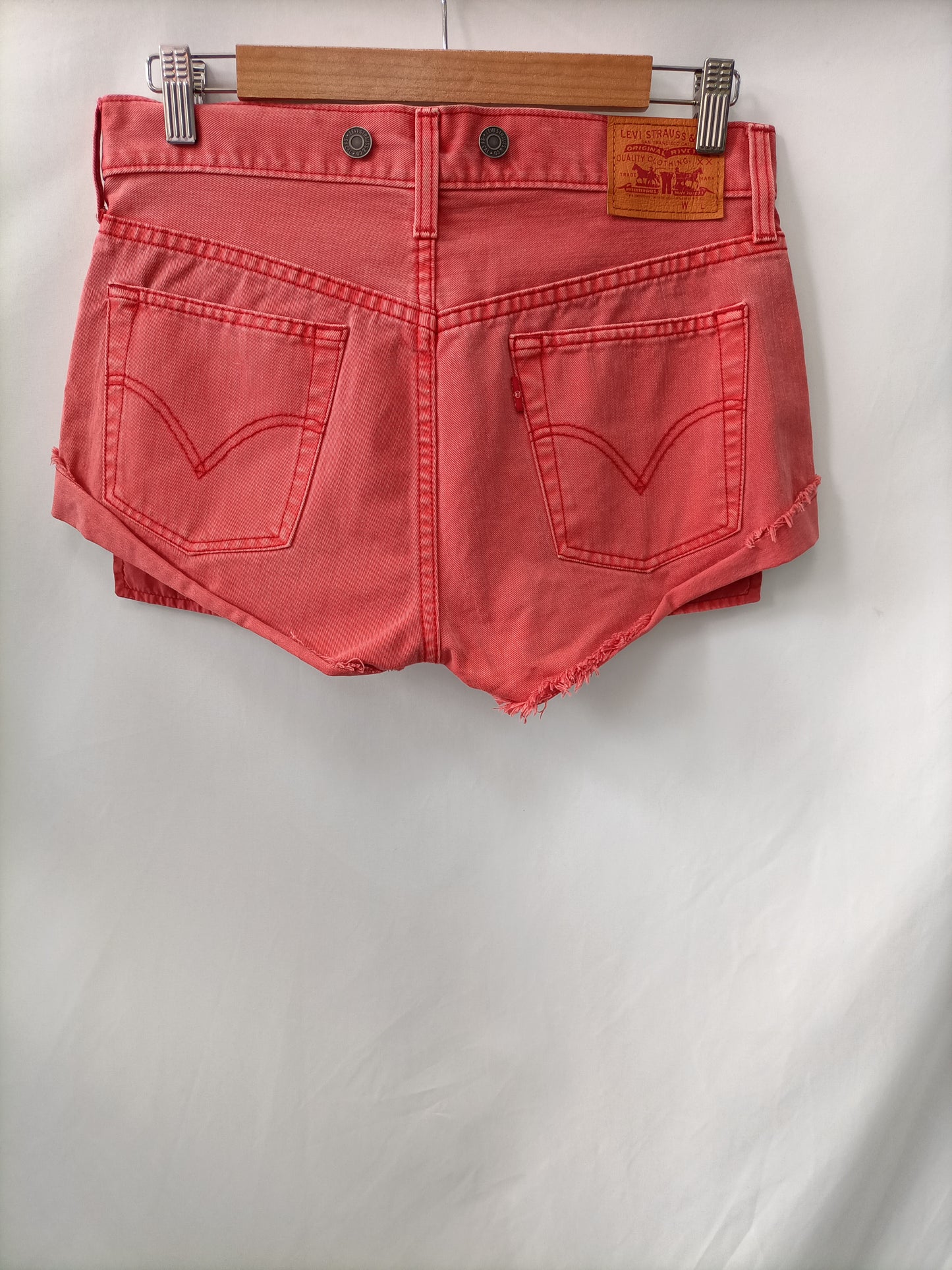 LEVI'S. Coral Red Ts Shorts