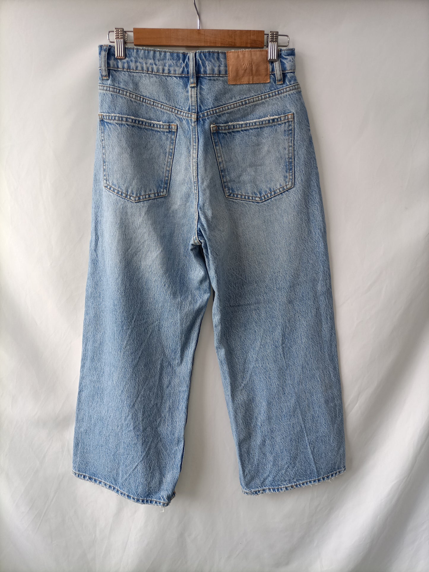 ZARA. Pantalón culotte denim T.36