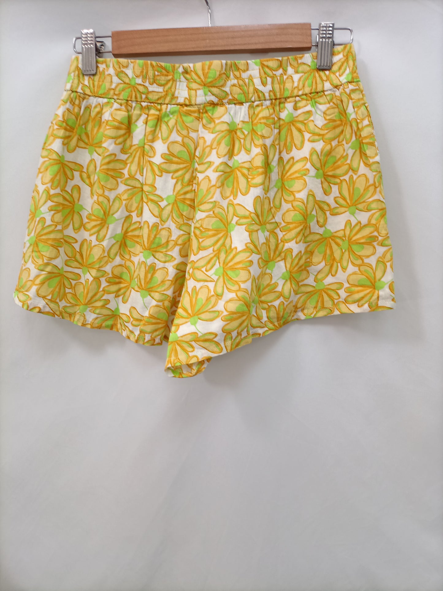 ZARA.Shorts estampados amarillo T.S