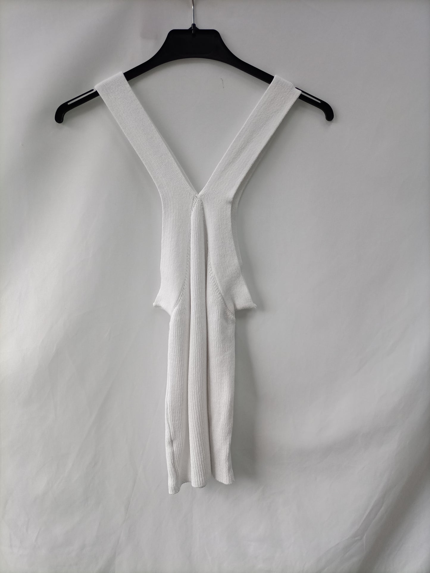 OTRAS. Top blanco halter Tu(s)