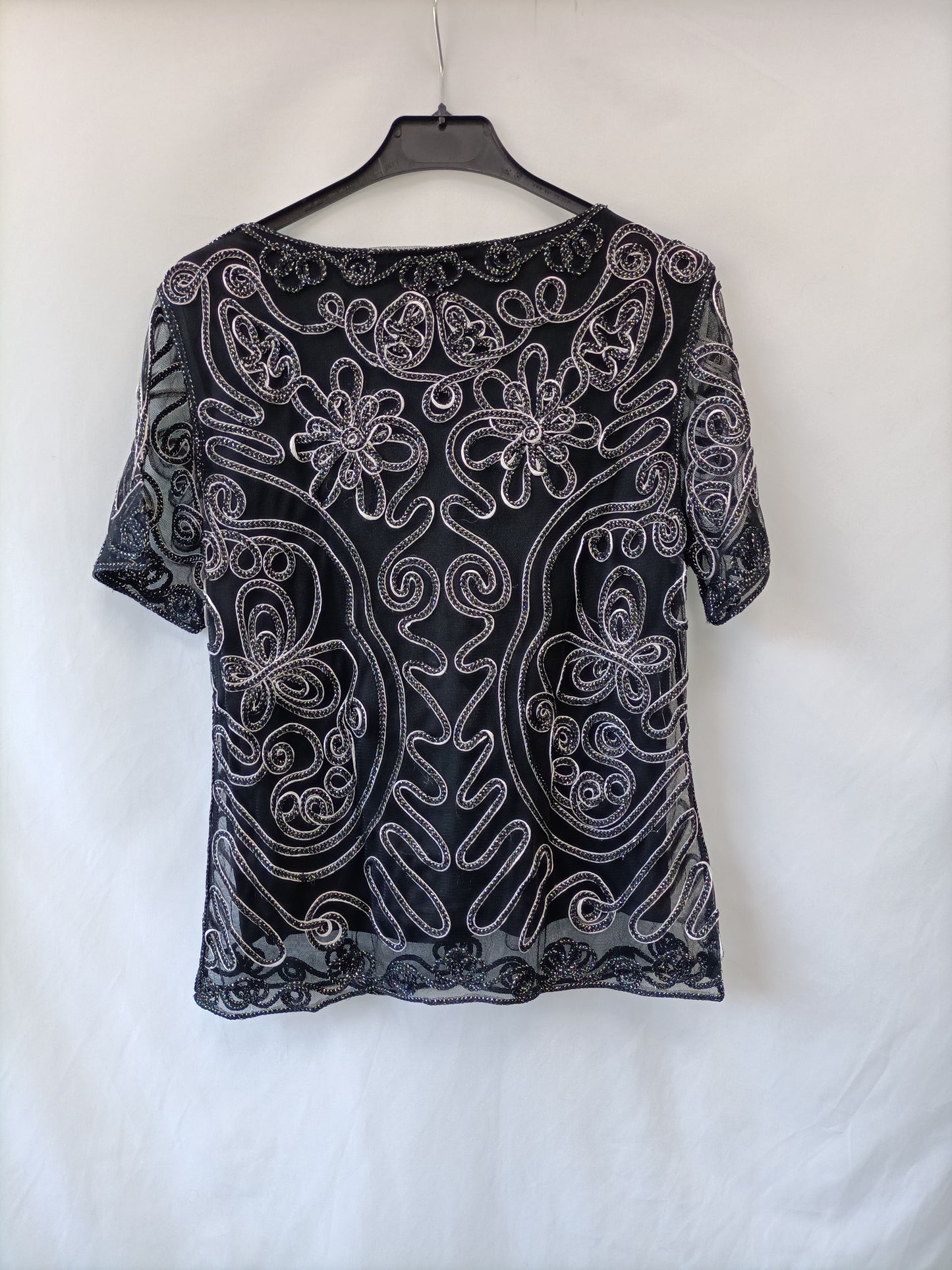 OTRAS. Camiseta bordados T.44