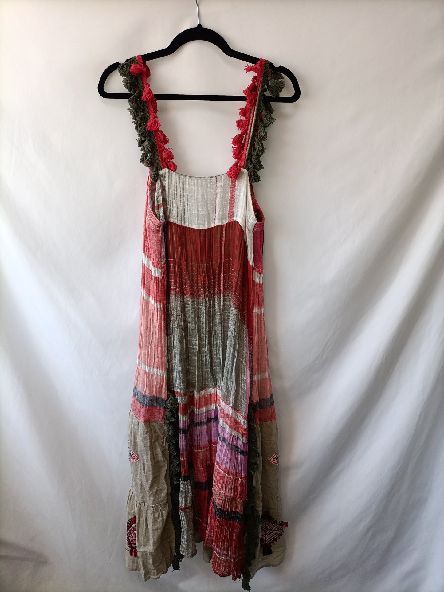 ZARA.Vestido bordado T.L