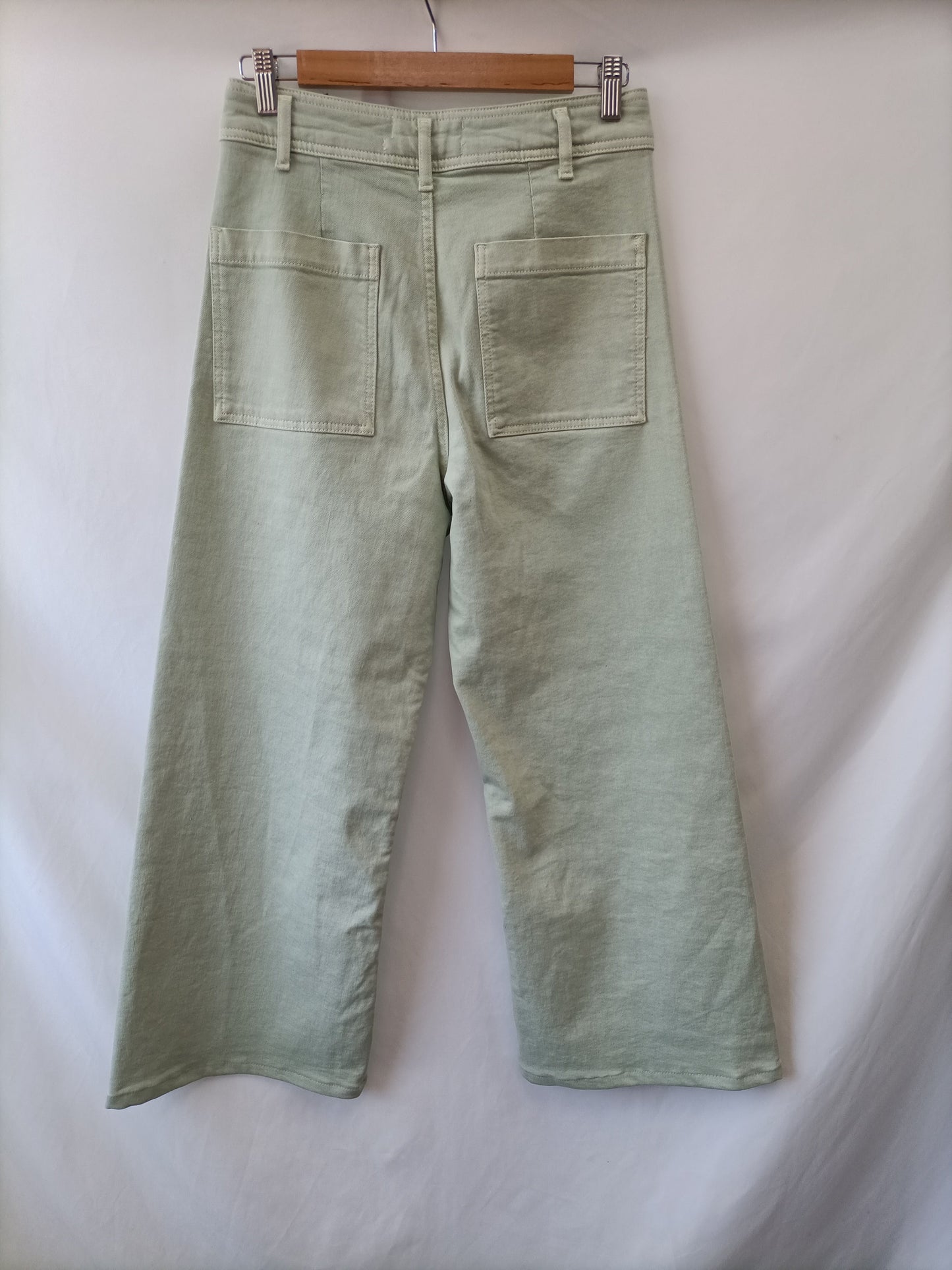 ZARA. Pantalón Verde cullote T.38