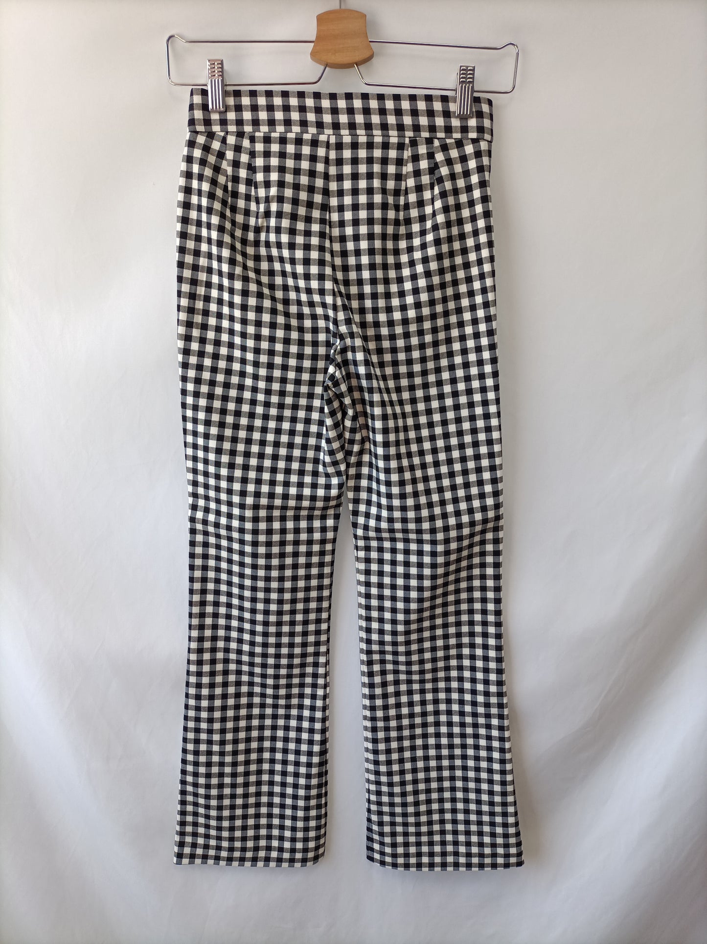 ZARA. Pantalón cuadros negros T.xs