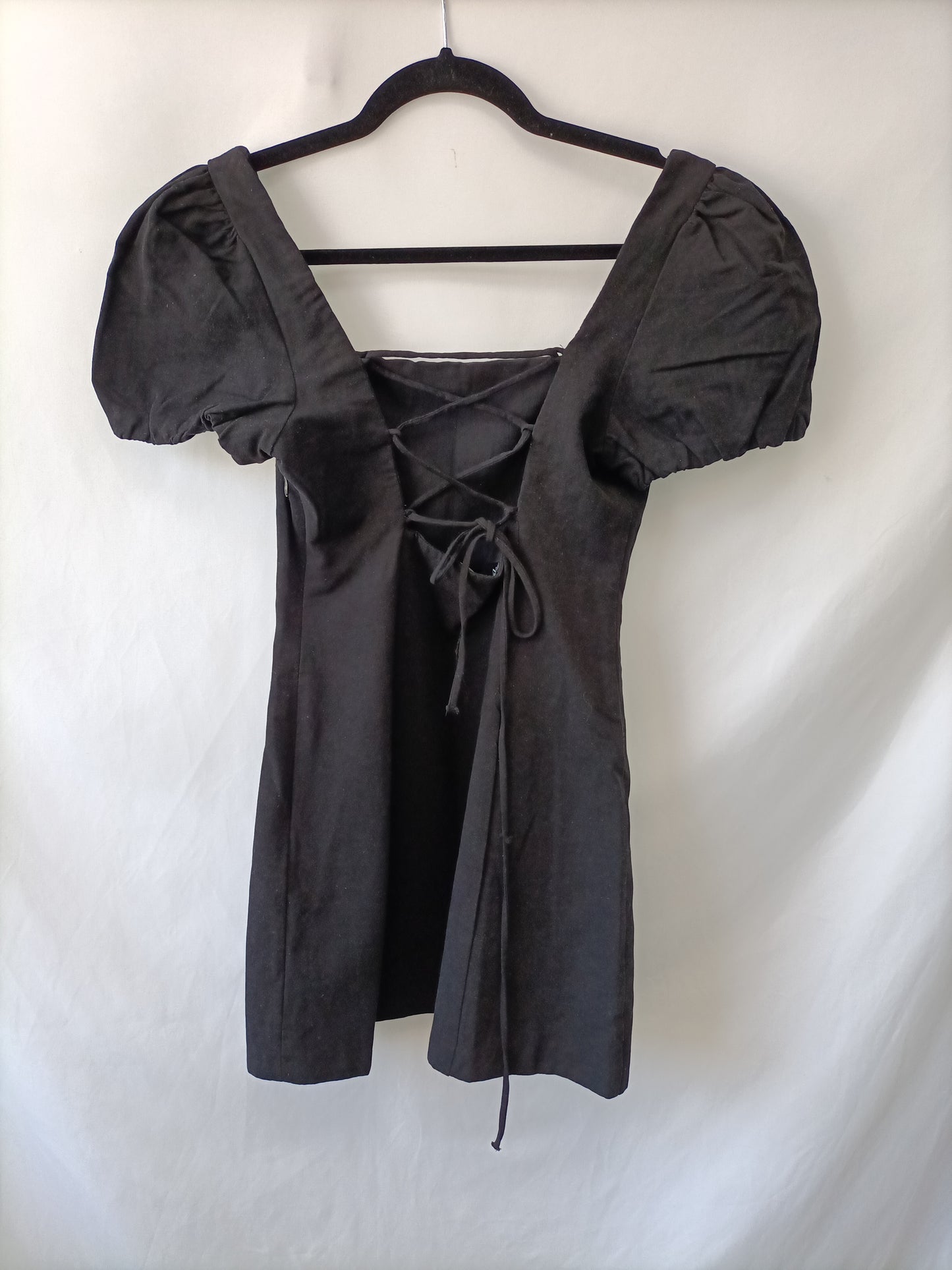 ZARA. Vestido corto cuerdas T.m