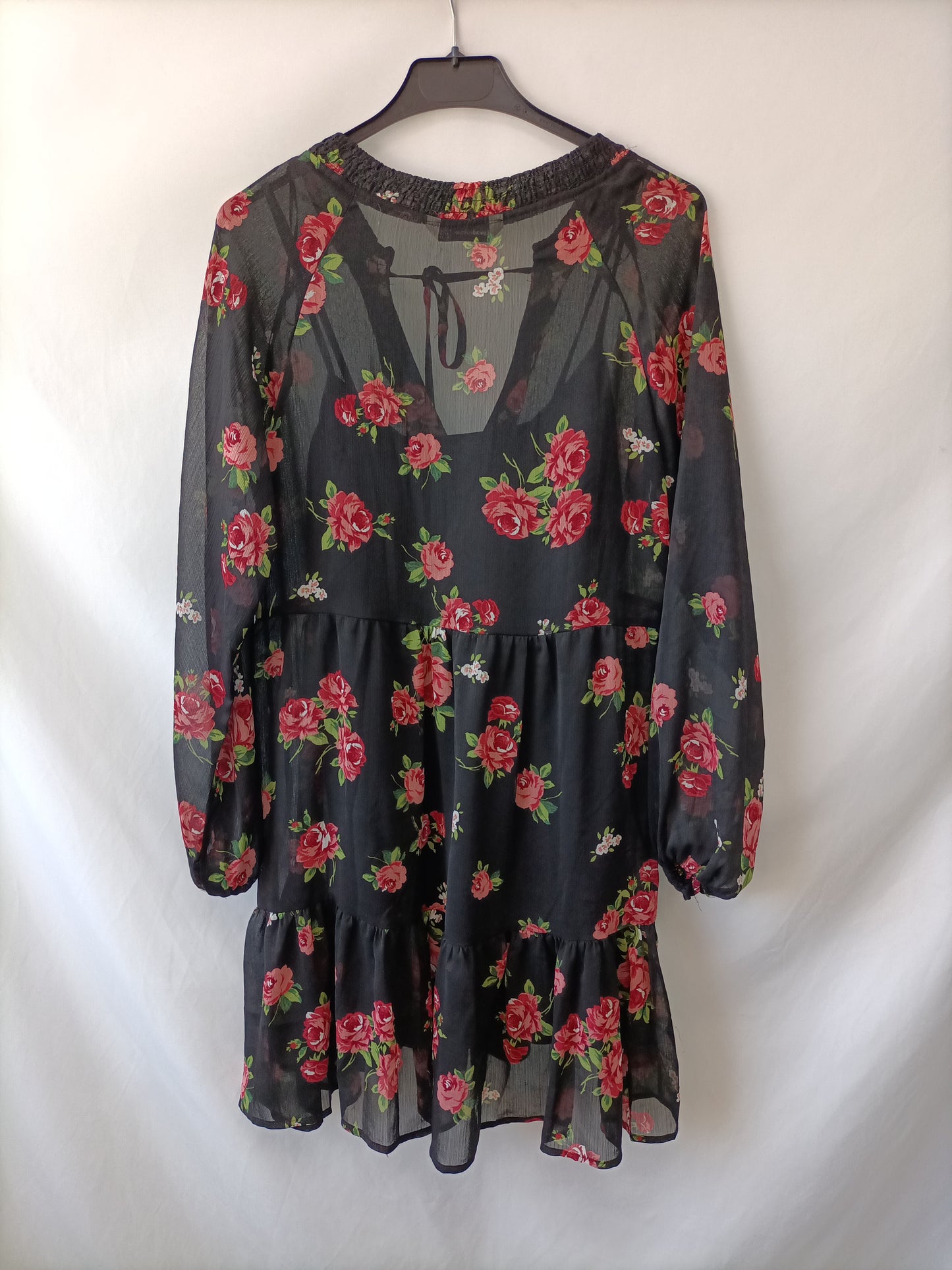 STRADIVARIUS. Vestido negro flores T.s