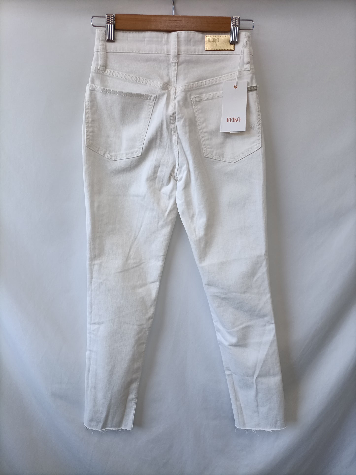 REIKO. White skinny pants, size 34