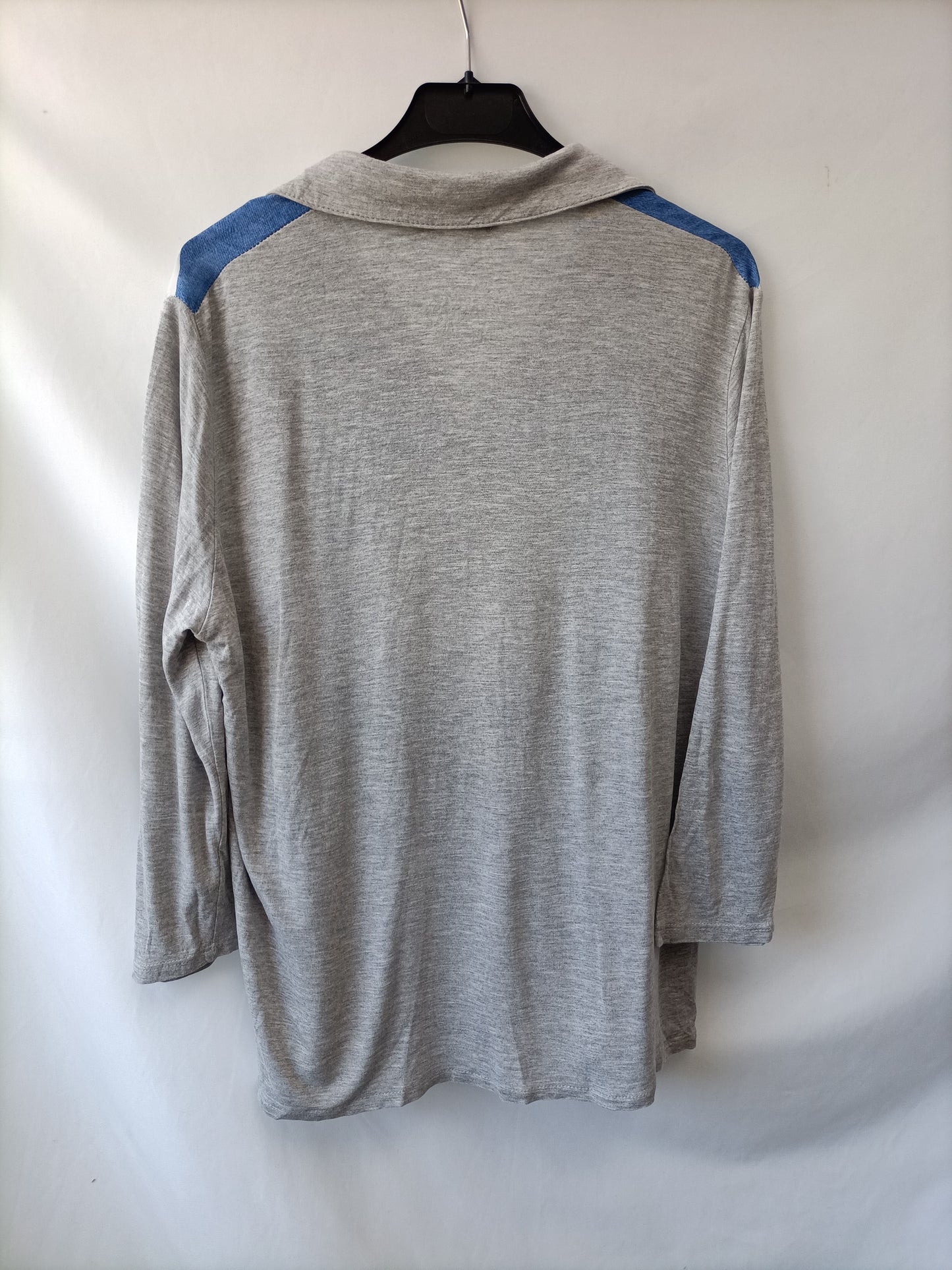 SCORPION. Tm printed gray blouse