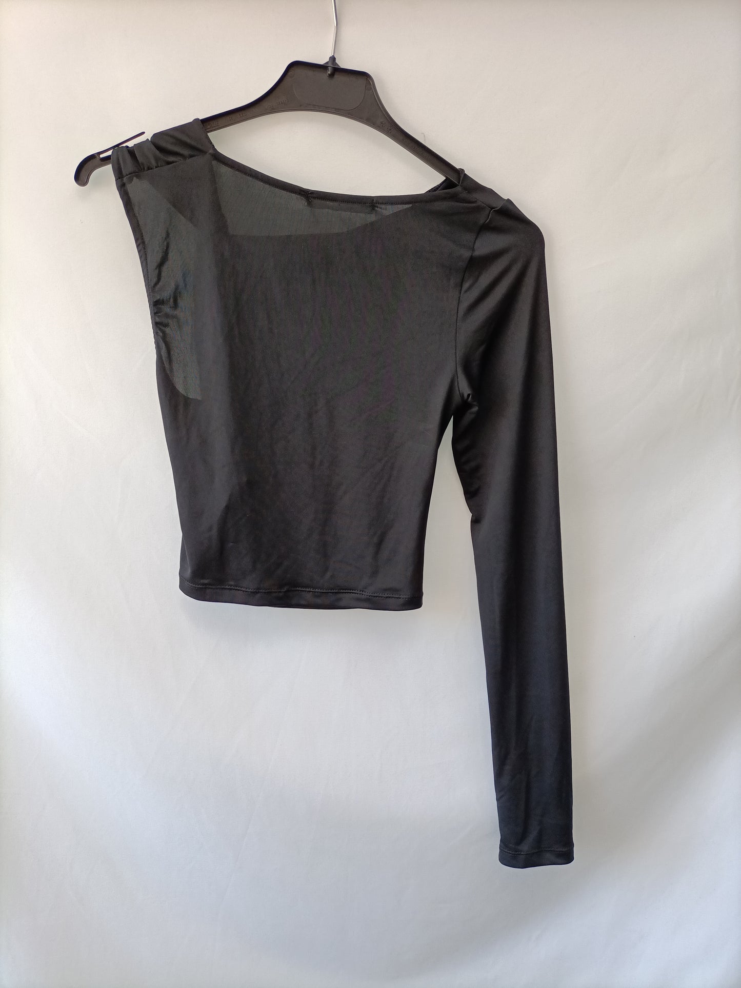 PULL&BEAR.Top negro asimétrico T.S