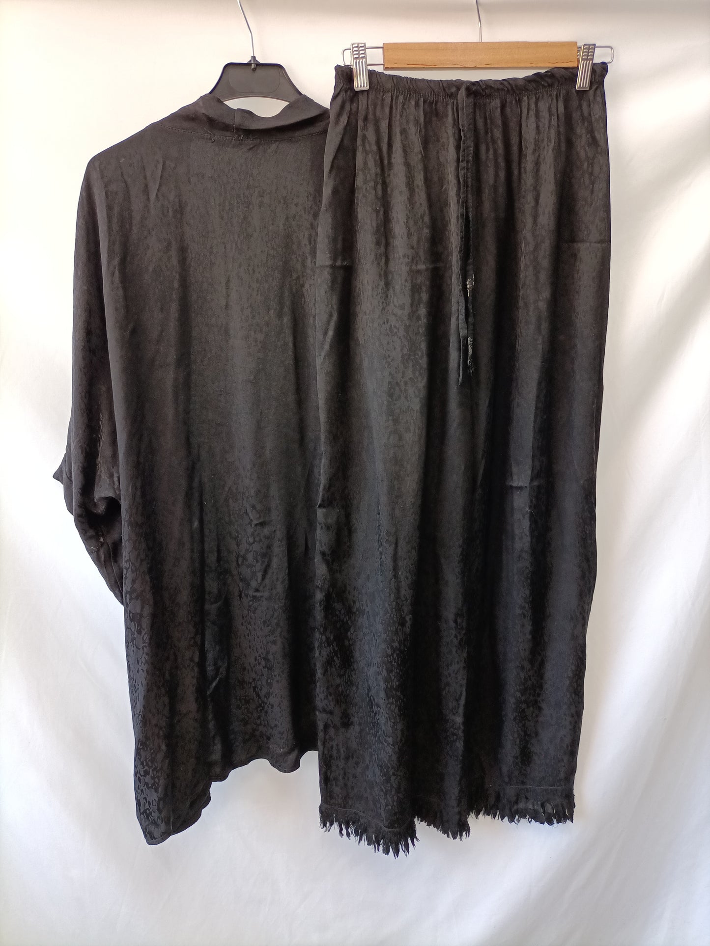 MULAYA.Kimono negro estampado satinado TU(s/m)