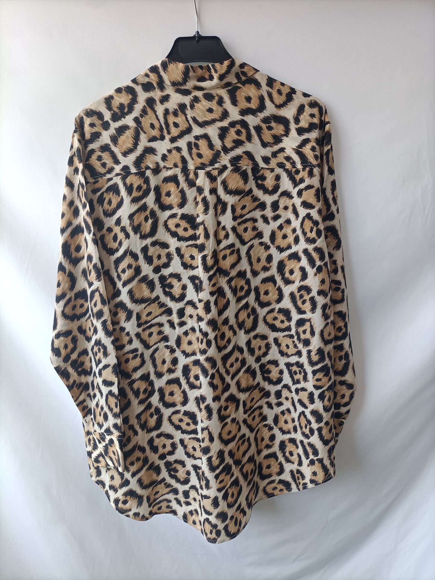 EQUIPMENT. Blusa animal print seda T.s