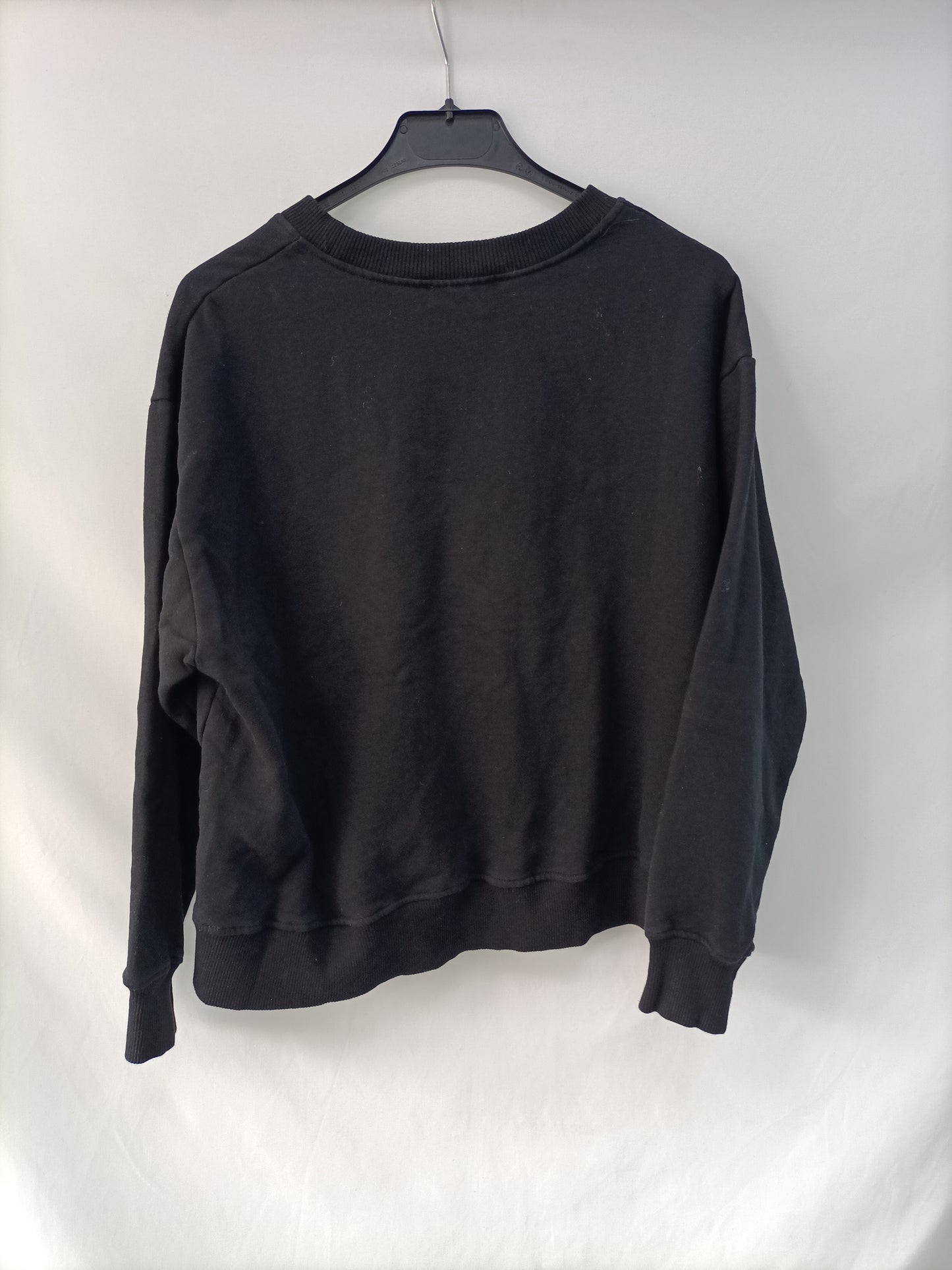 ZARA. Sudadera negra sin capucha estampada T.s