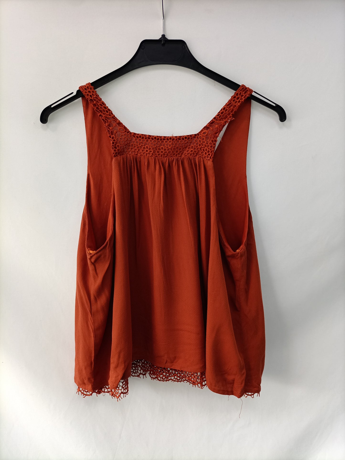 PULL&BEAR. Top canalé T.s