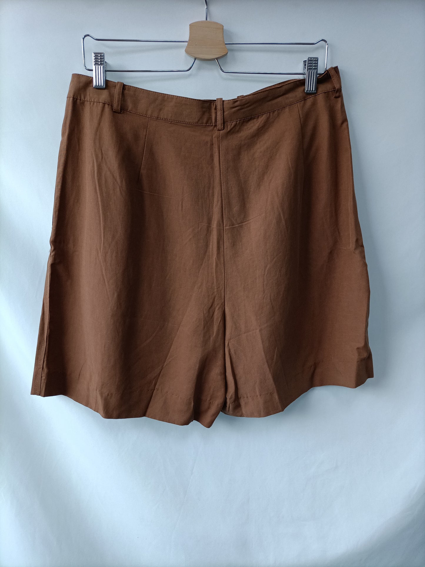 MANGO. Bermuda marrón Fluida T.42