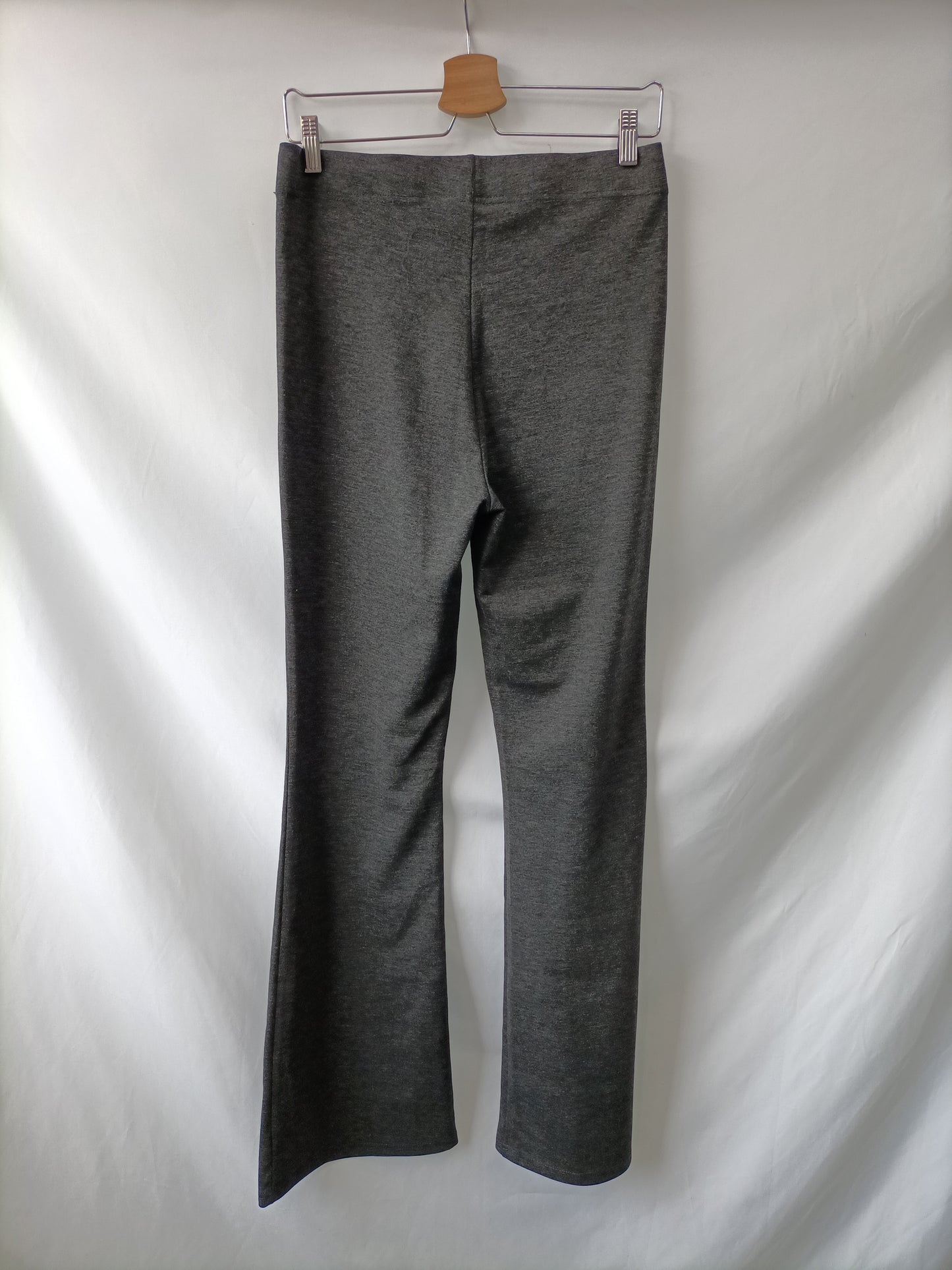 STRADIVARIUS. Pantalón negro elástico T.l