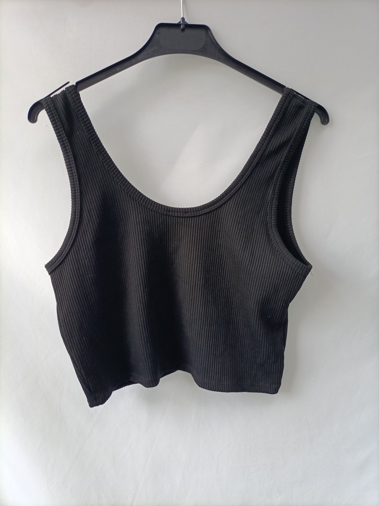 PIMKIE. Top negro canalé T.l