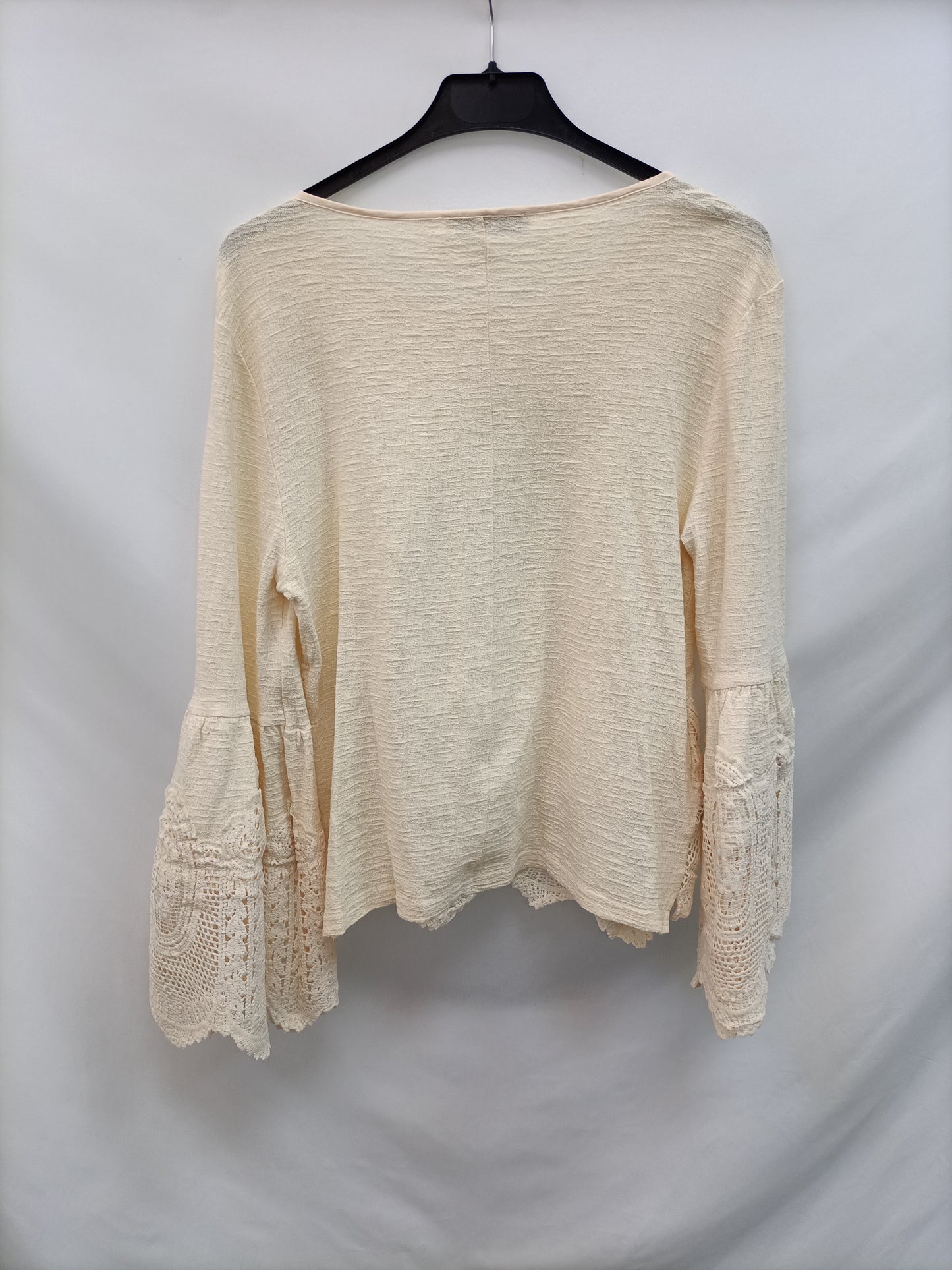 MANGO. Camiseta croché T.m