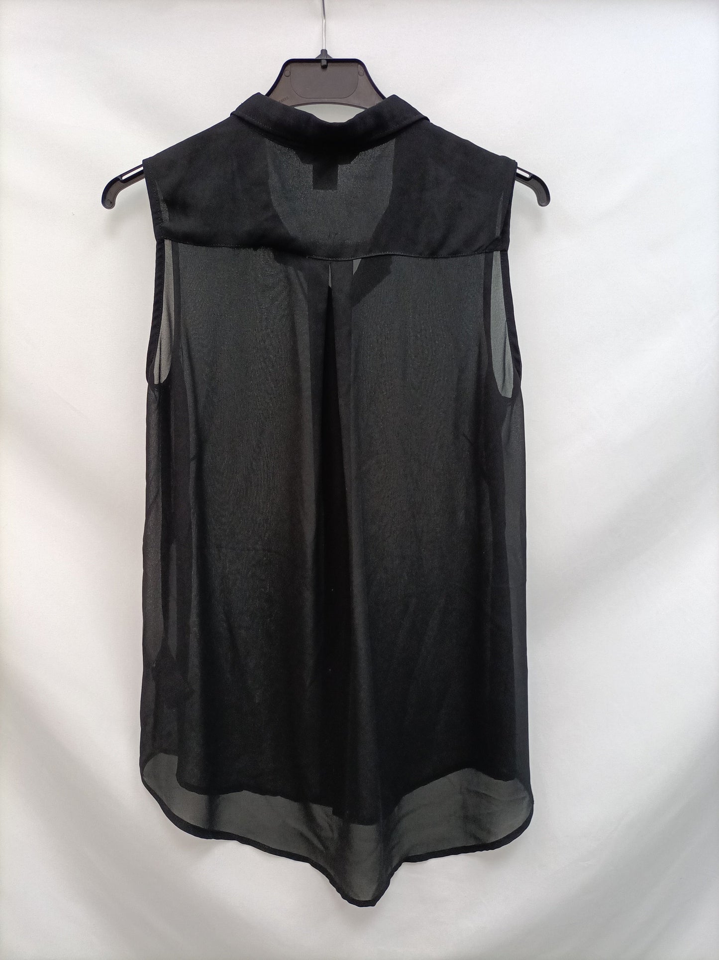 H&M. Blusa negra semitranparente T.36