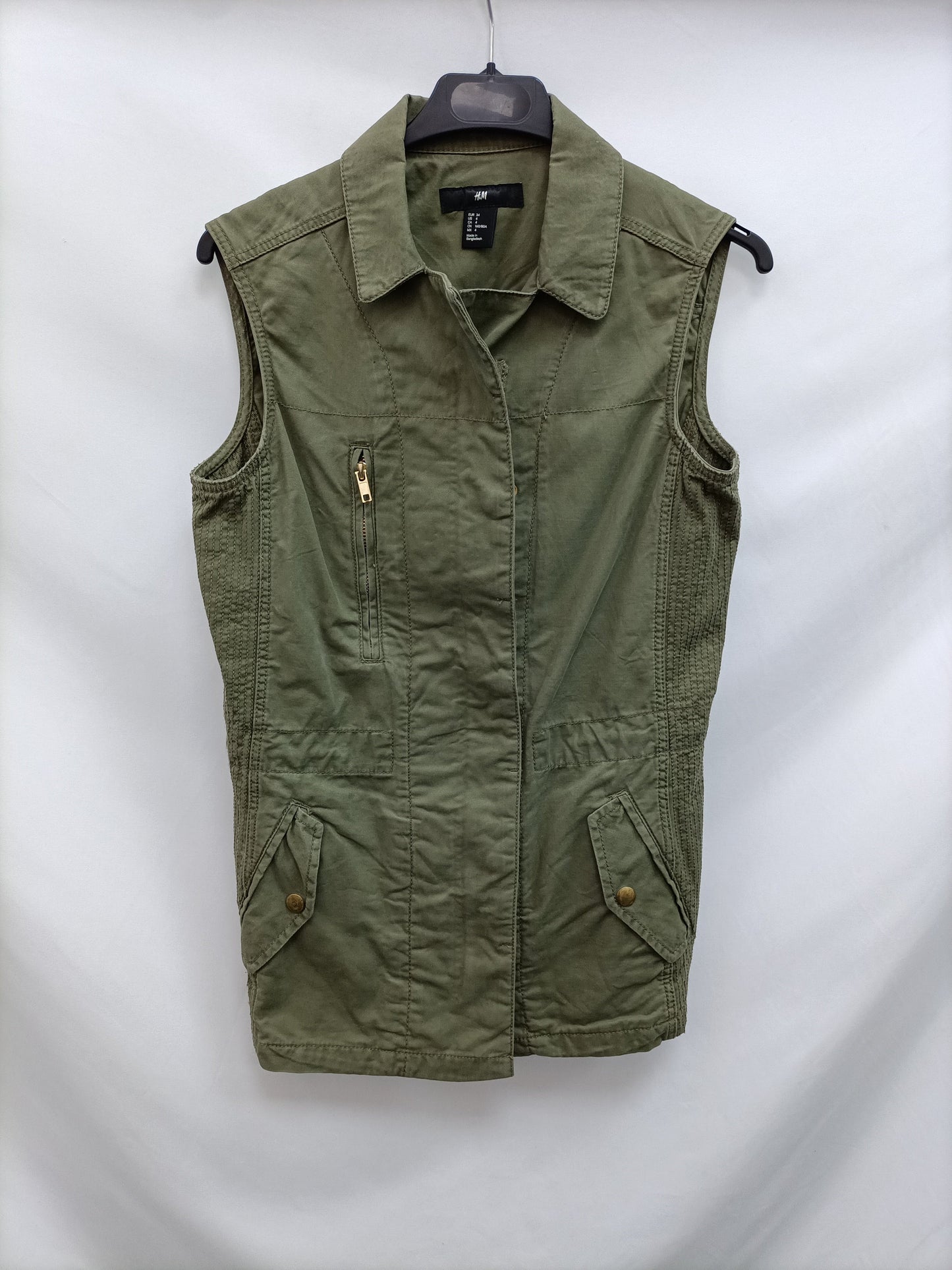 H&M. Parka verde sin mangas T.34