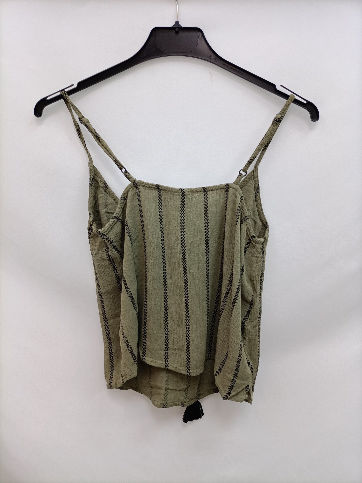 H&M. Top verde fluido T.32