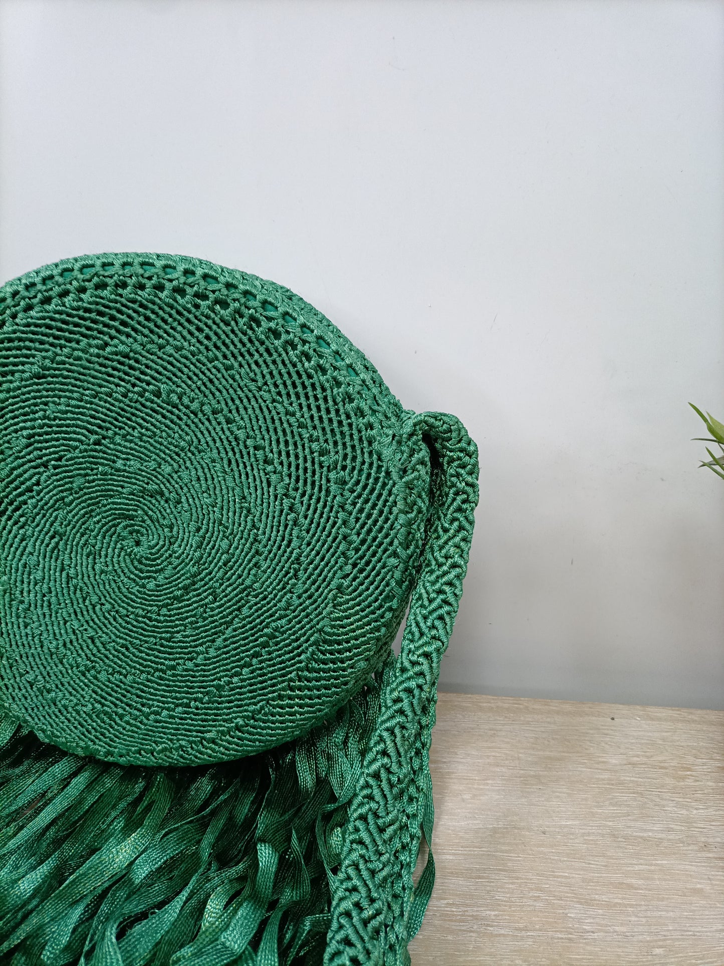 FIONA FERRER. Bolso redondo cuerda