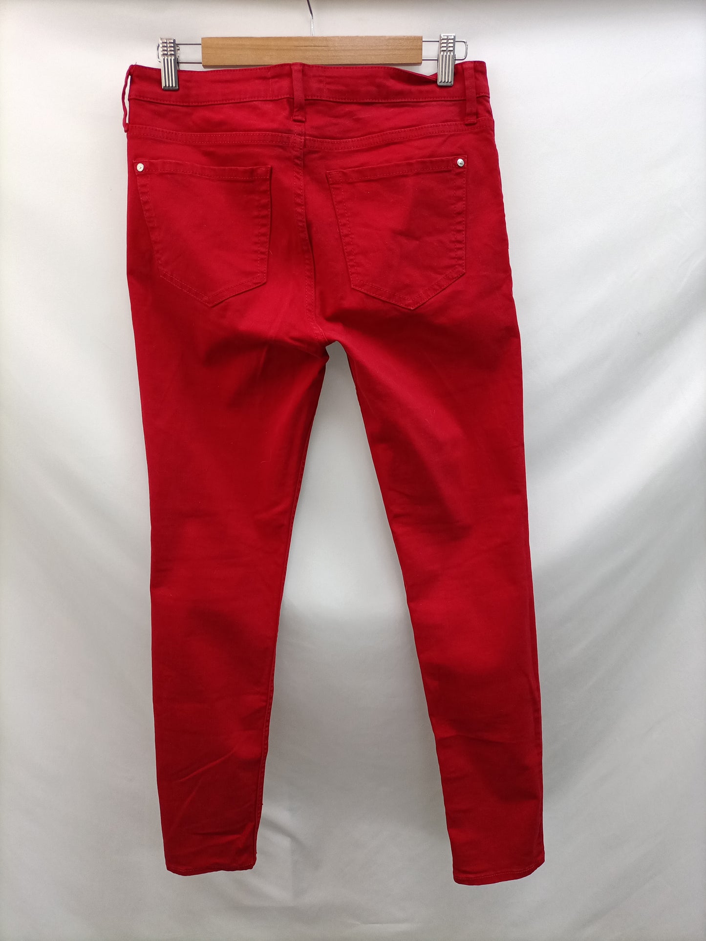 MANGO. Pantalón pitillo rojo T.38