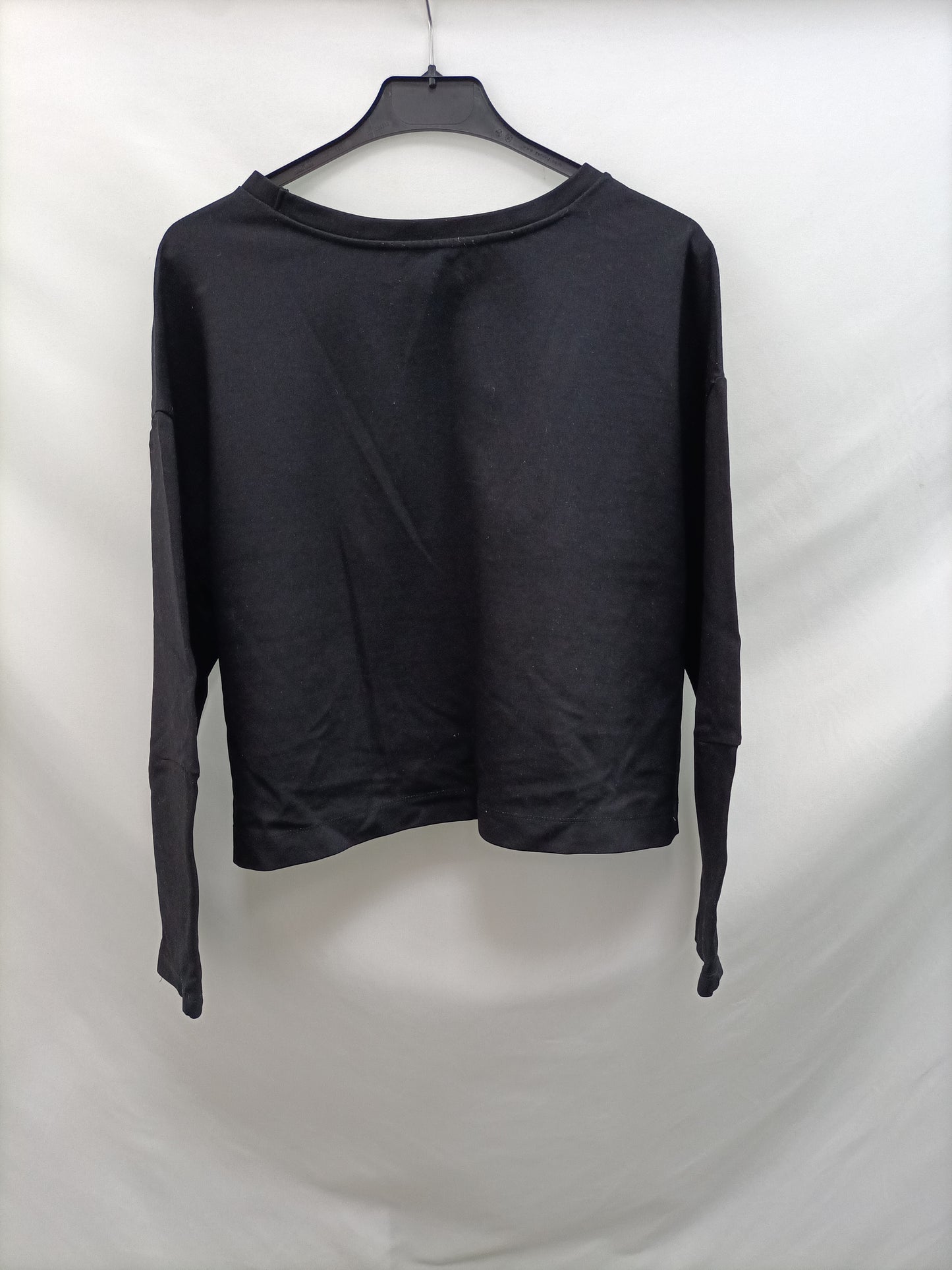 OTRAS. Sudadera negra letras T.u(s)