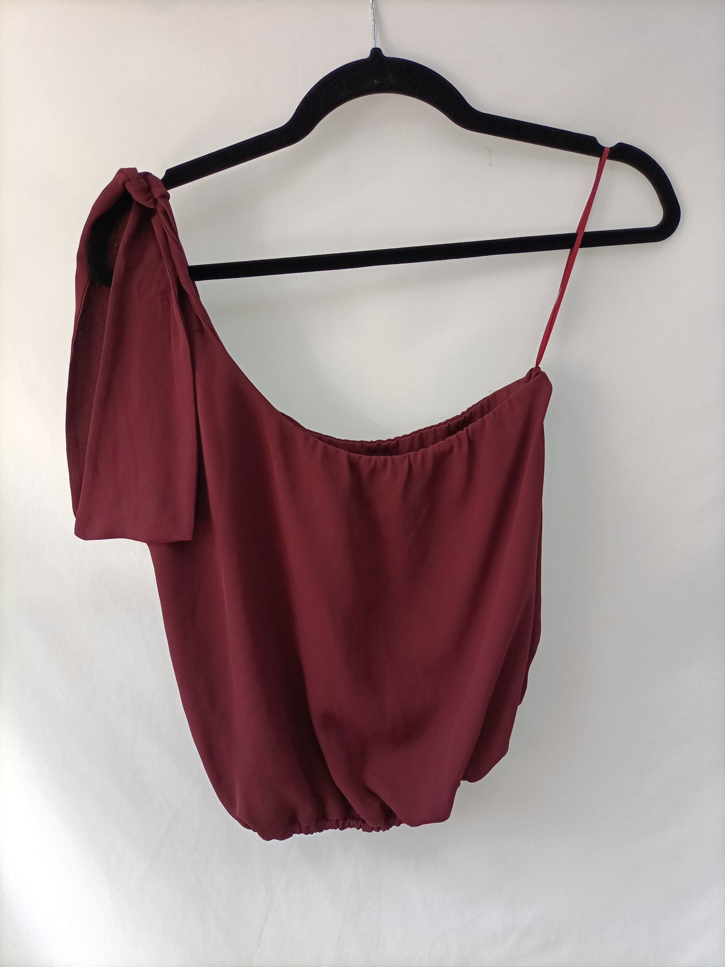 THE ARE. Top burdeos asimétrico T.u(s)