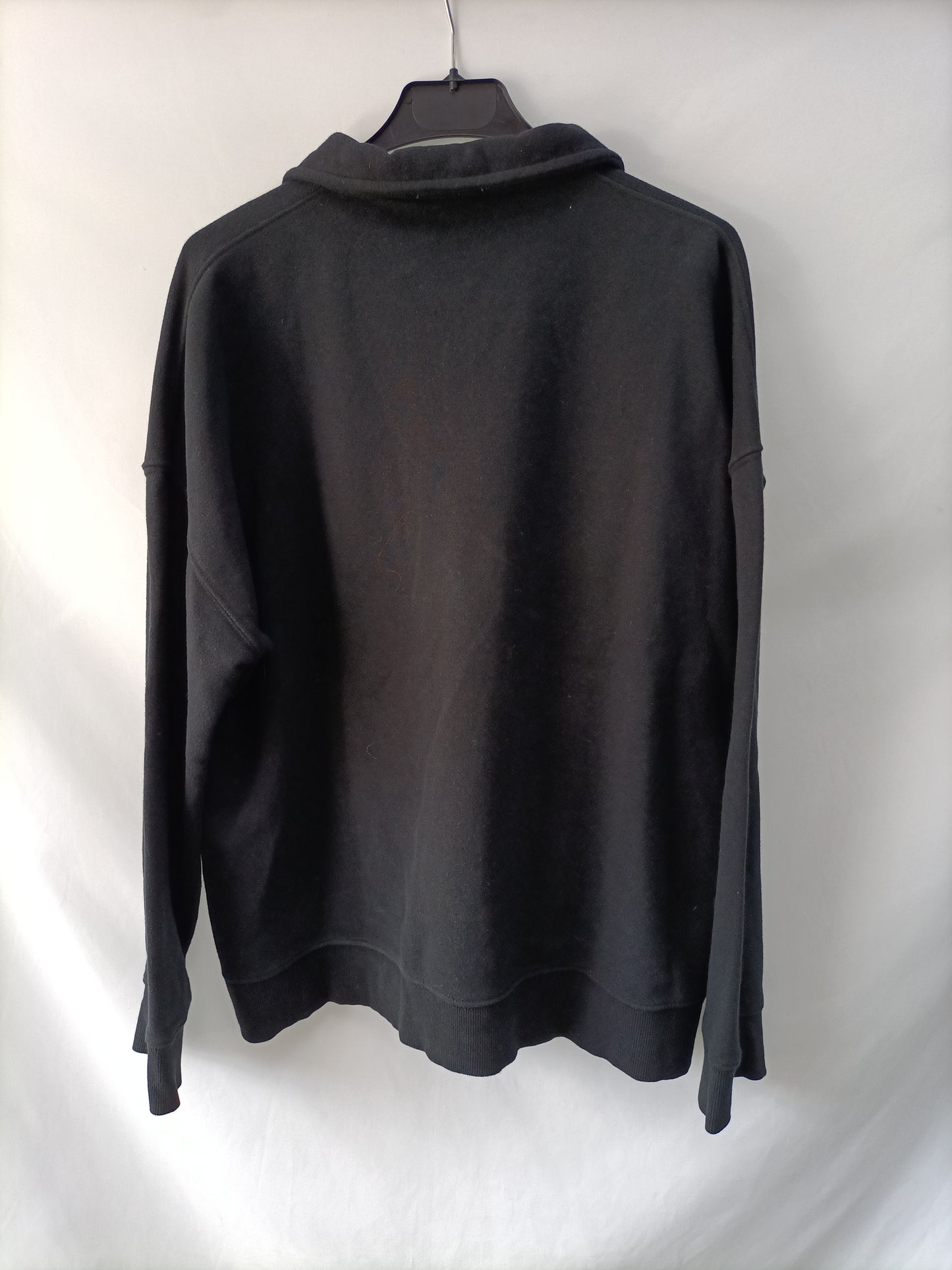 ZARA. Sudadera negra polera T.s