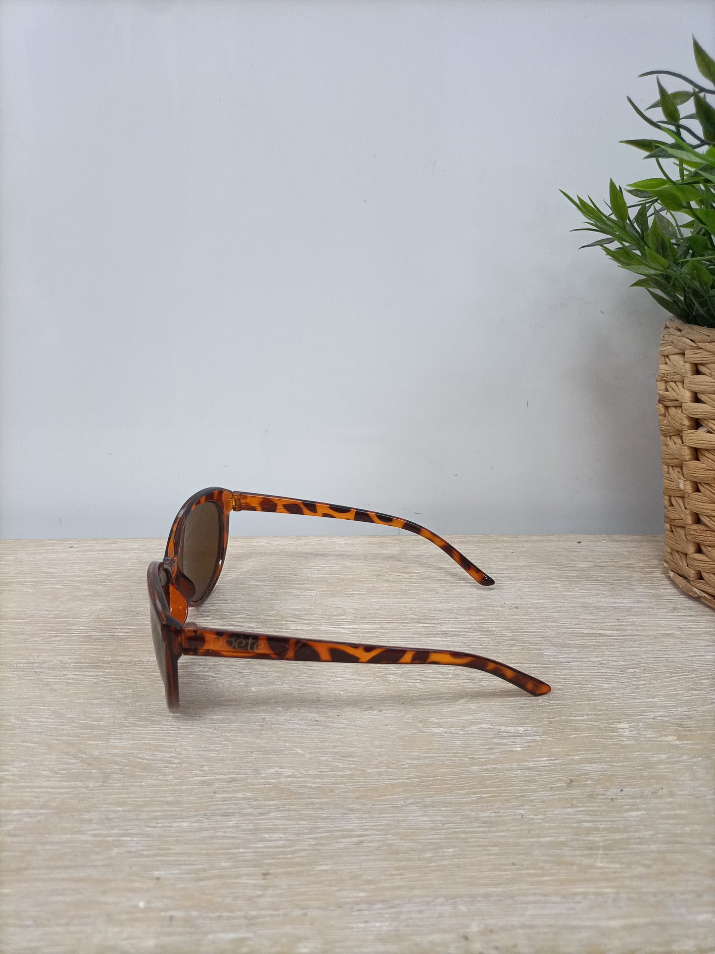 POETE. Mother-of-pearl sunglasses