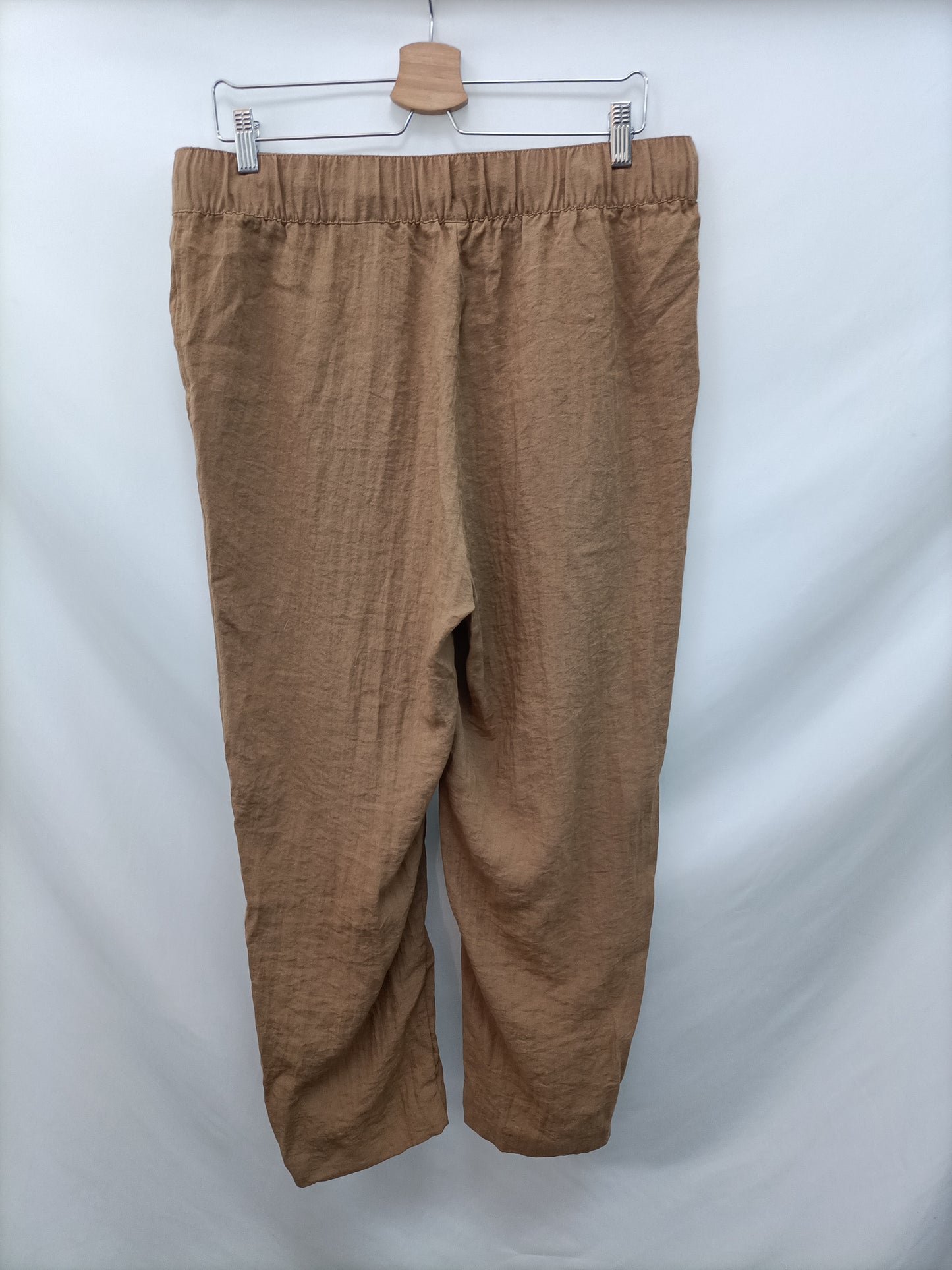 H&M. Pantalón Fluido Camel T.l
