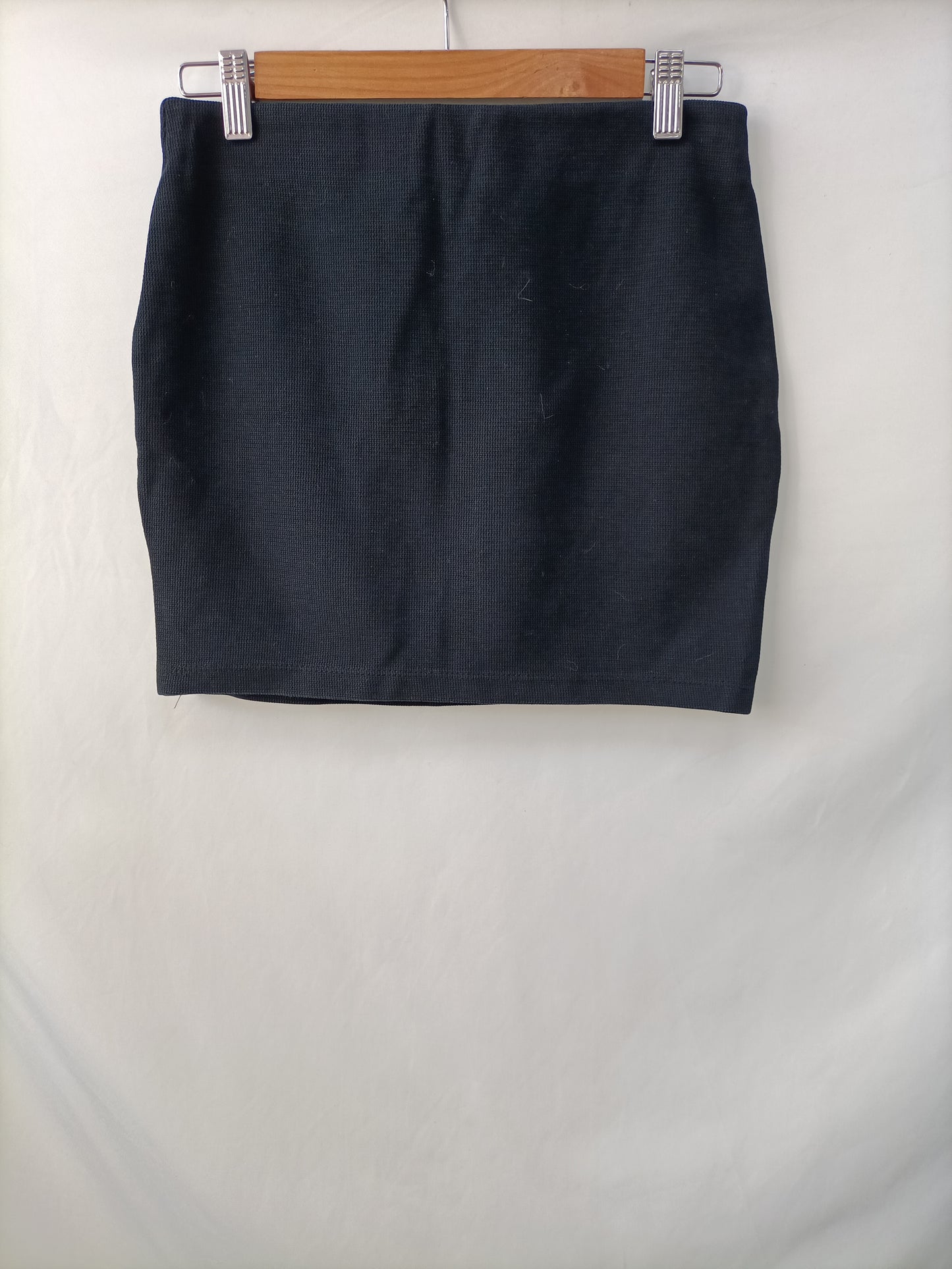 ZARA. Falda negra ajustada T.m