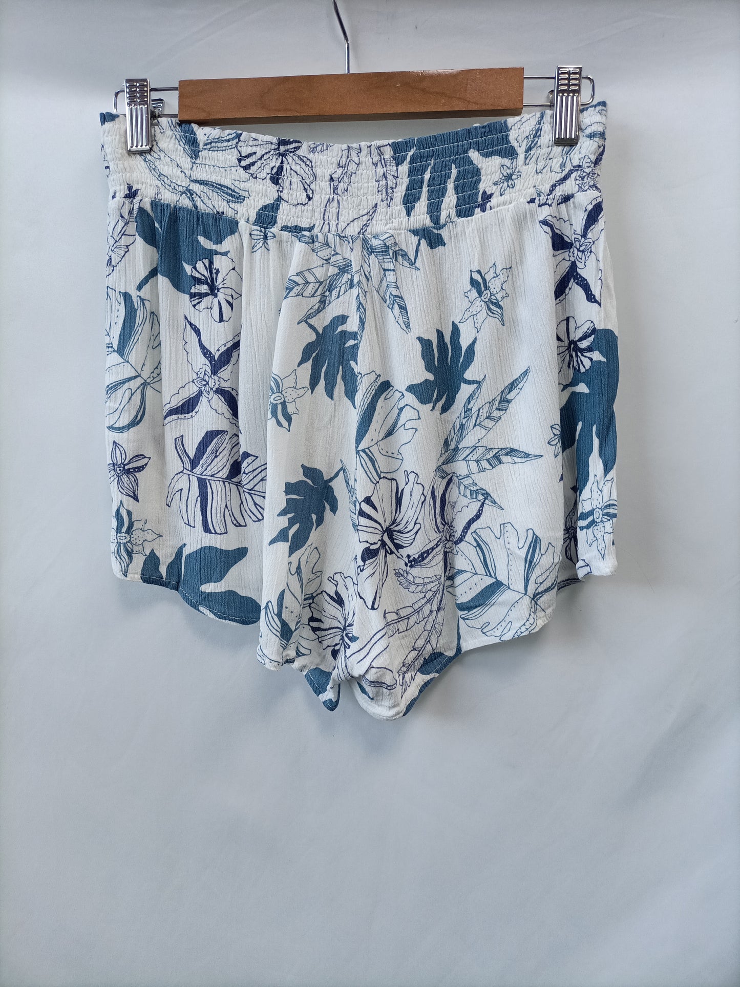 PULL&BEAR. White floral trousers Tl