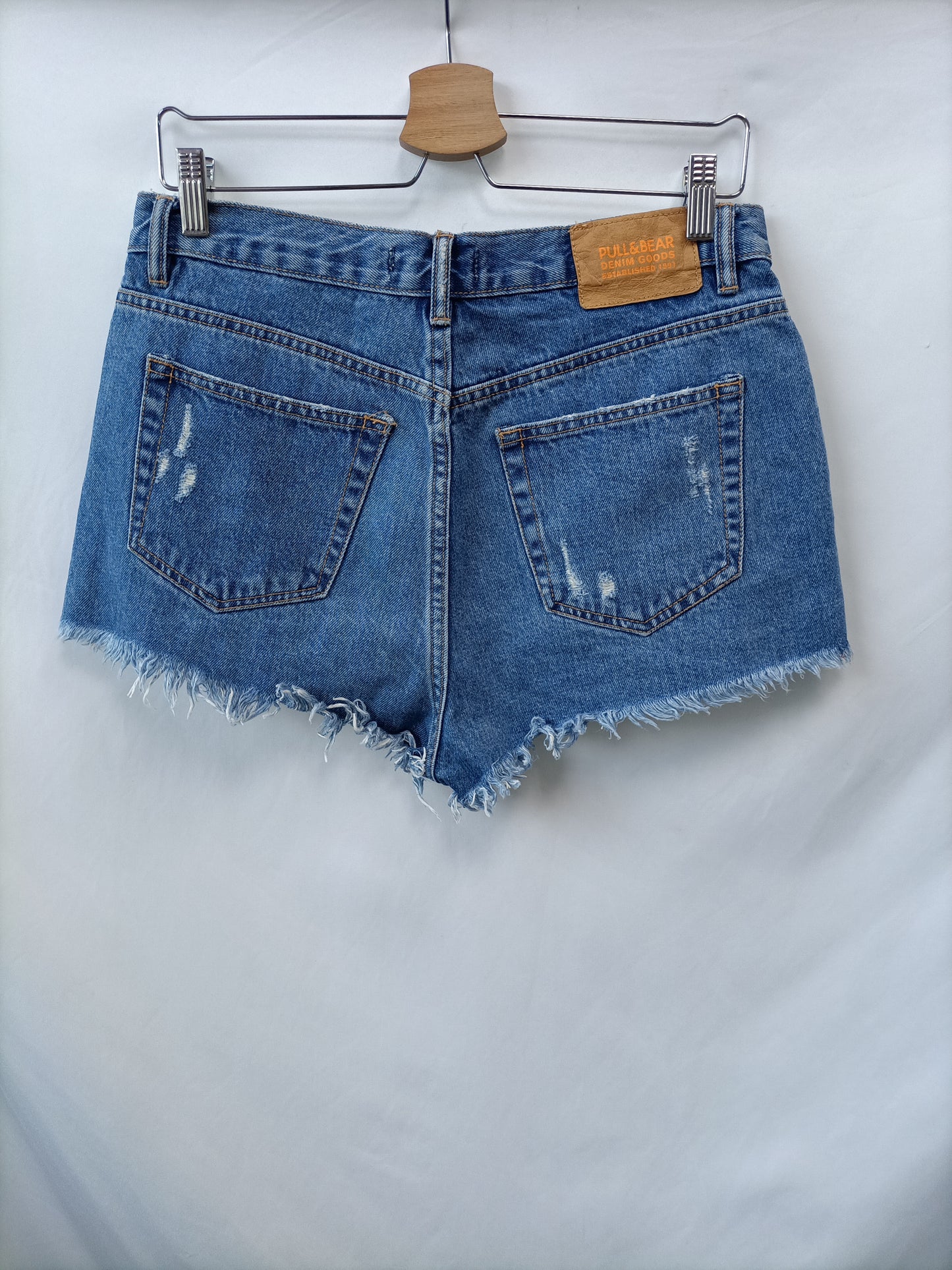 PULL&BEAR. Shorts denom rotos T.40