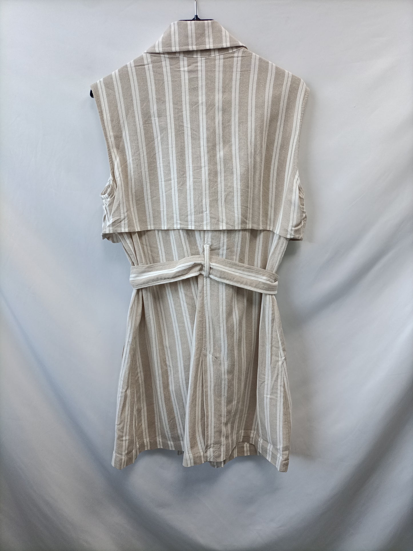 STRADIVARIUS. Chaleco beige y blanco rayas T.m