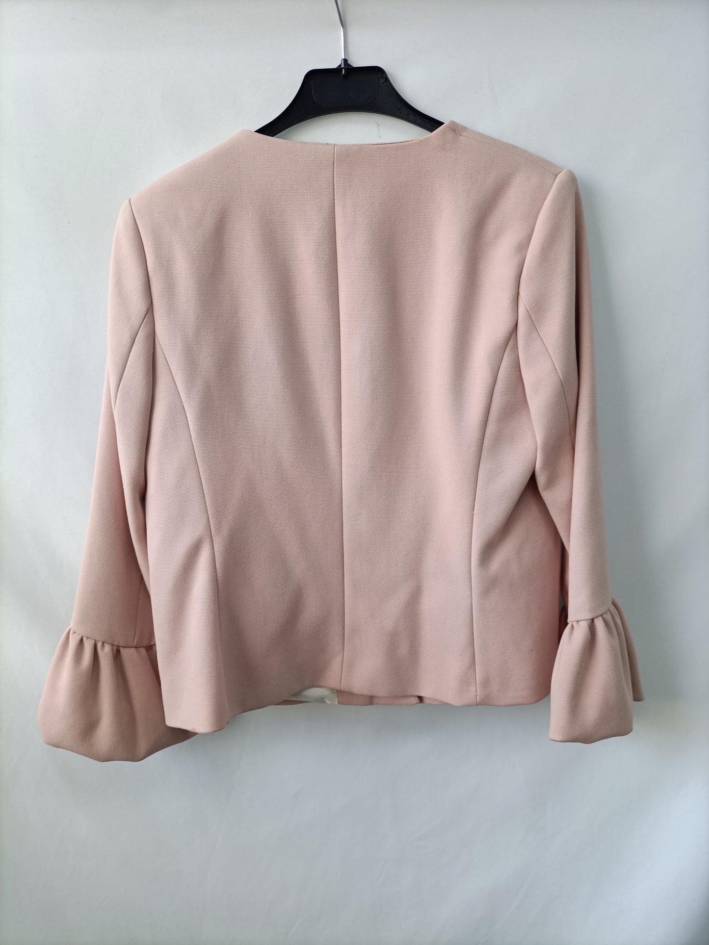 ZARA. Chaqueta rosa mangas volantes T.m