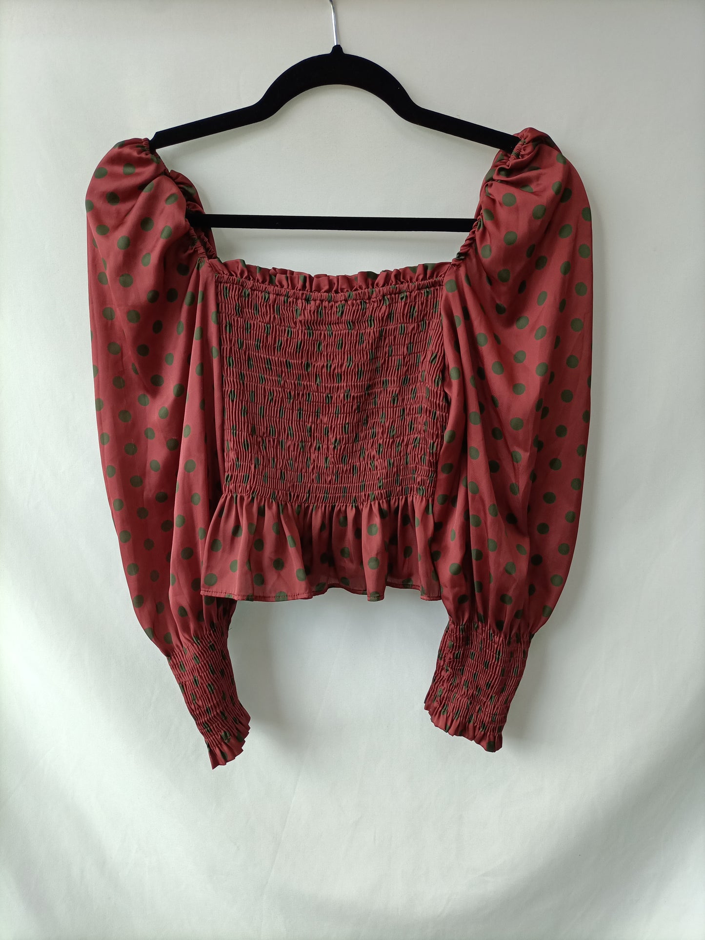 ZARA. Top burdeos lunares T.xs