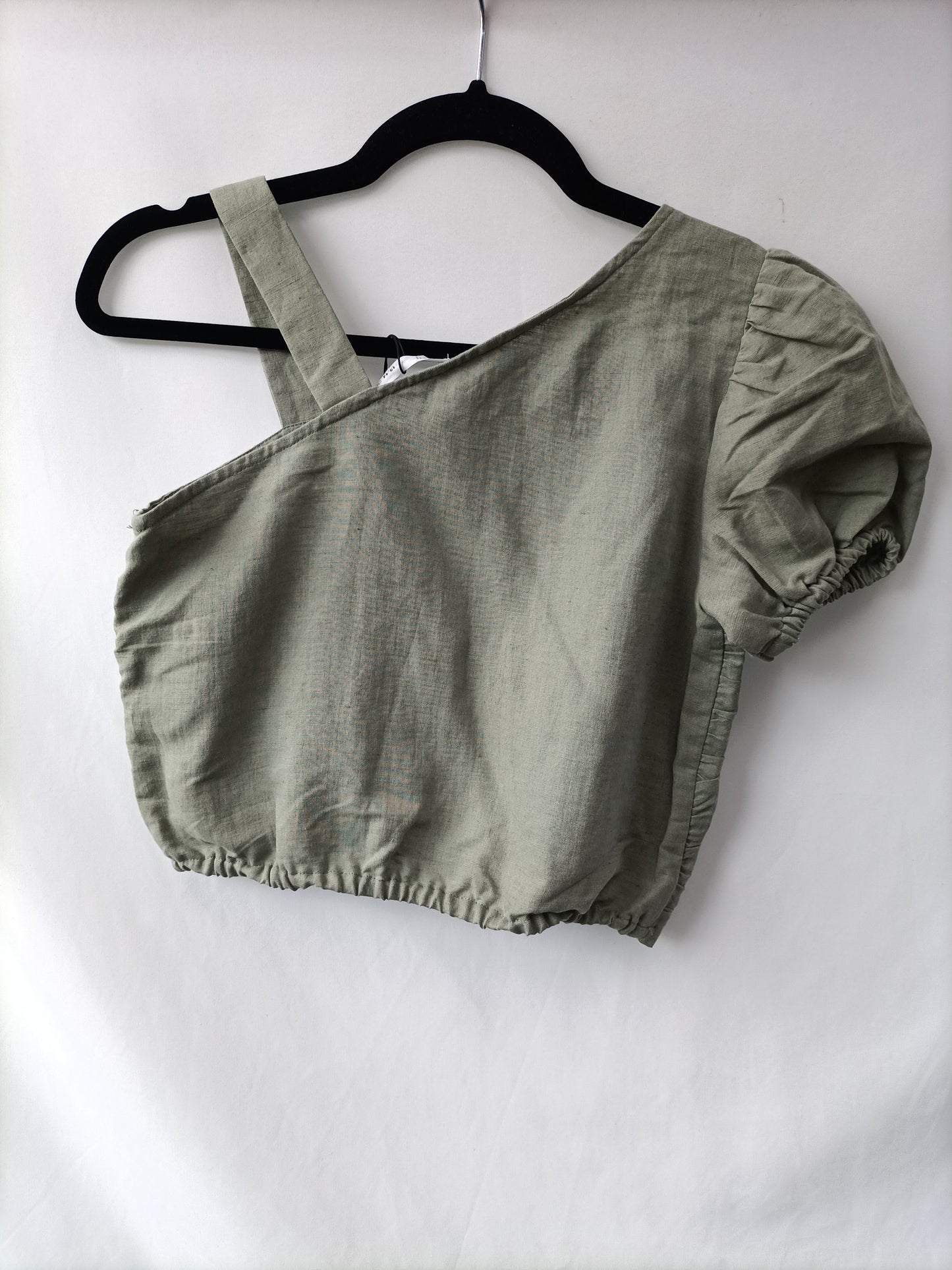 ZARA. Top verde asimétrico T.13/14(xs)