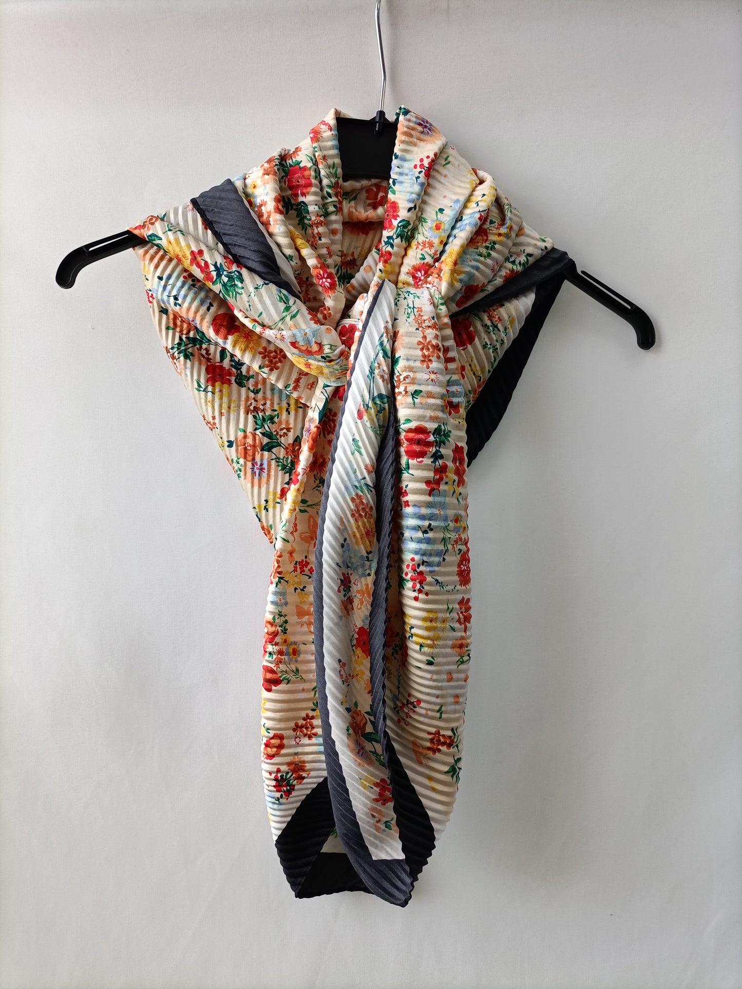 MANGO. Pañuelo Plisado flores