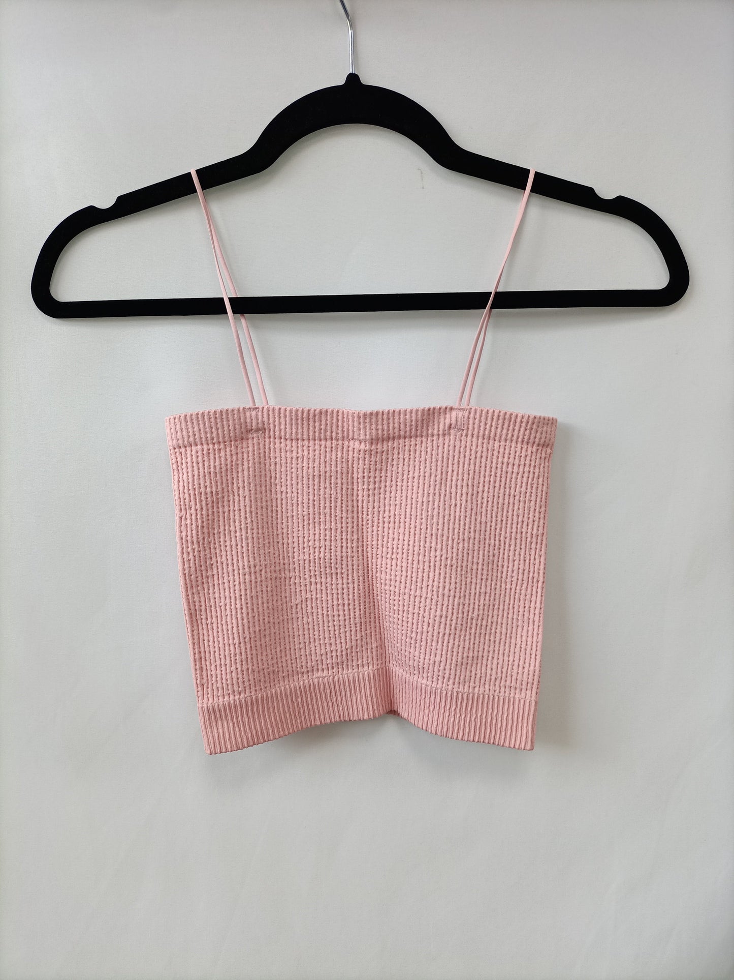 URBAN OUFITTERS. Croptop rosa elástico T.s