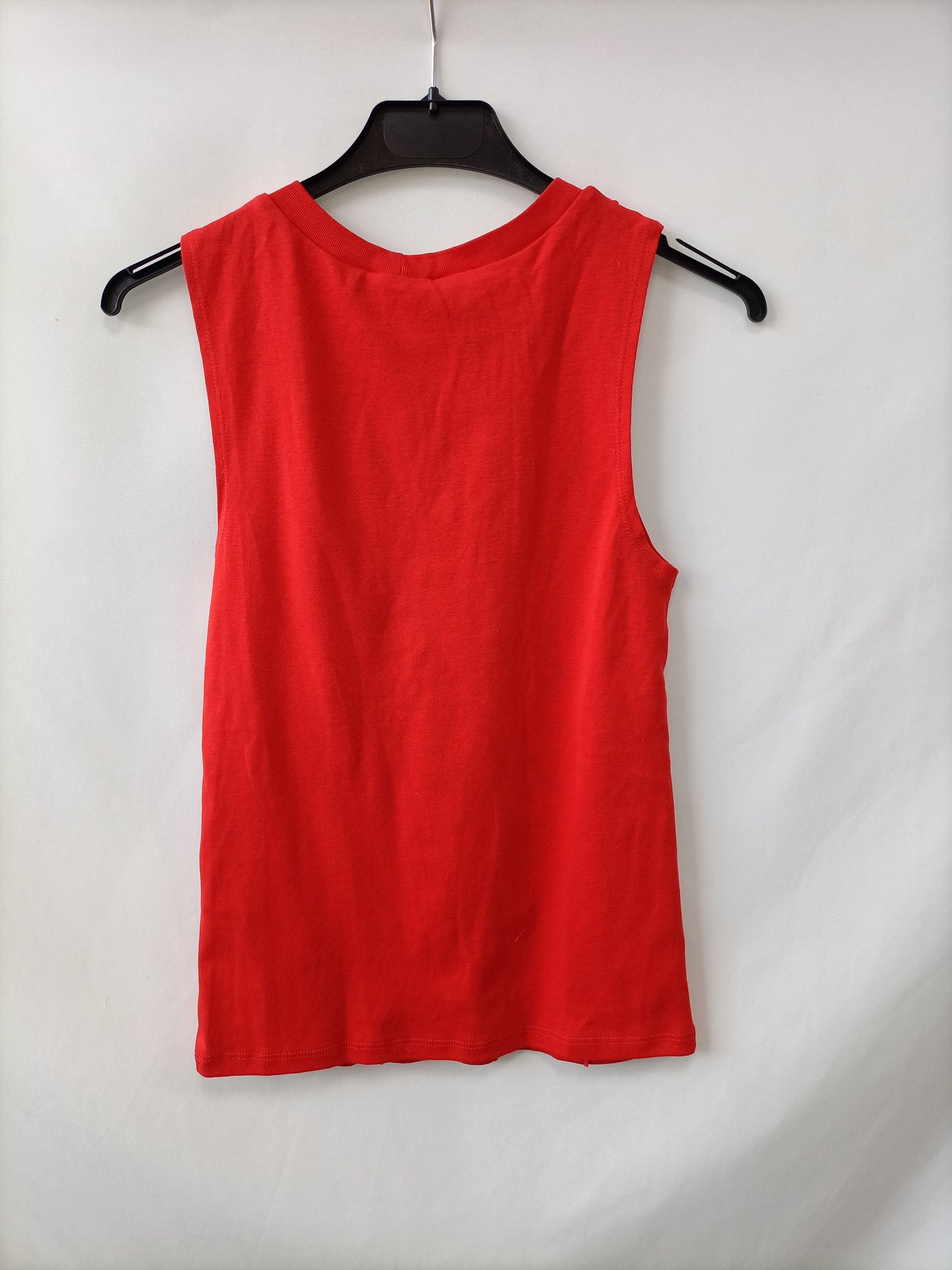 ZARA. Camiseta roja volantitos T.s
