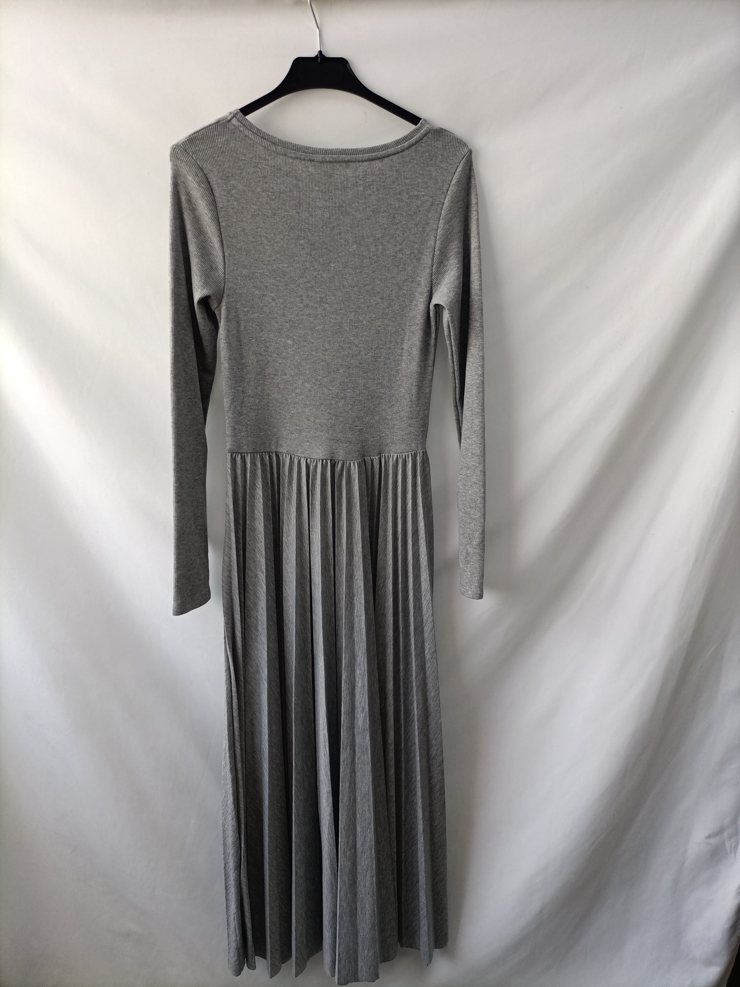 MANGO. Vestido gris plisado T.s