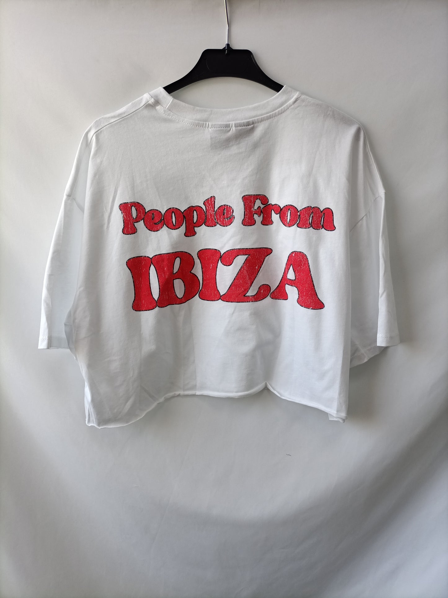 BERSHKA. Camiseta blanca crop T.L