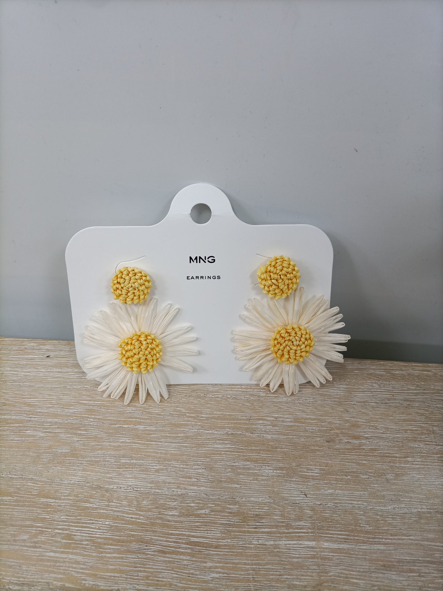 MANGO. Daisy earrings